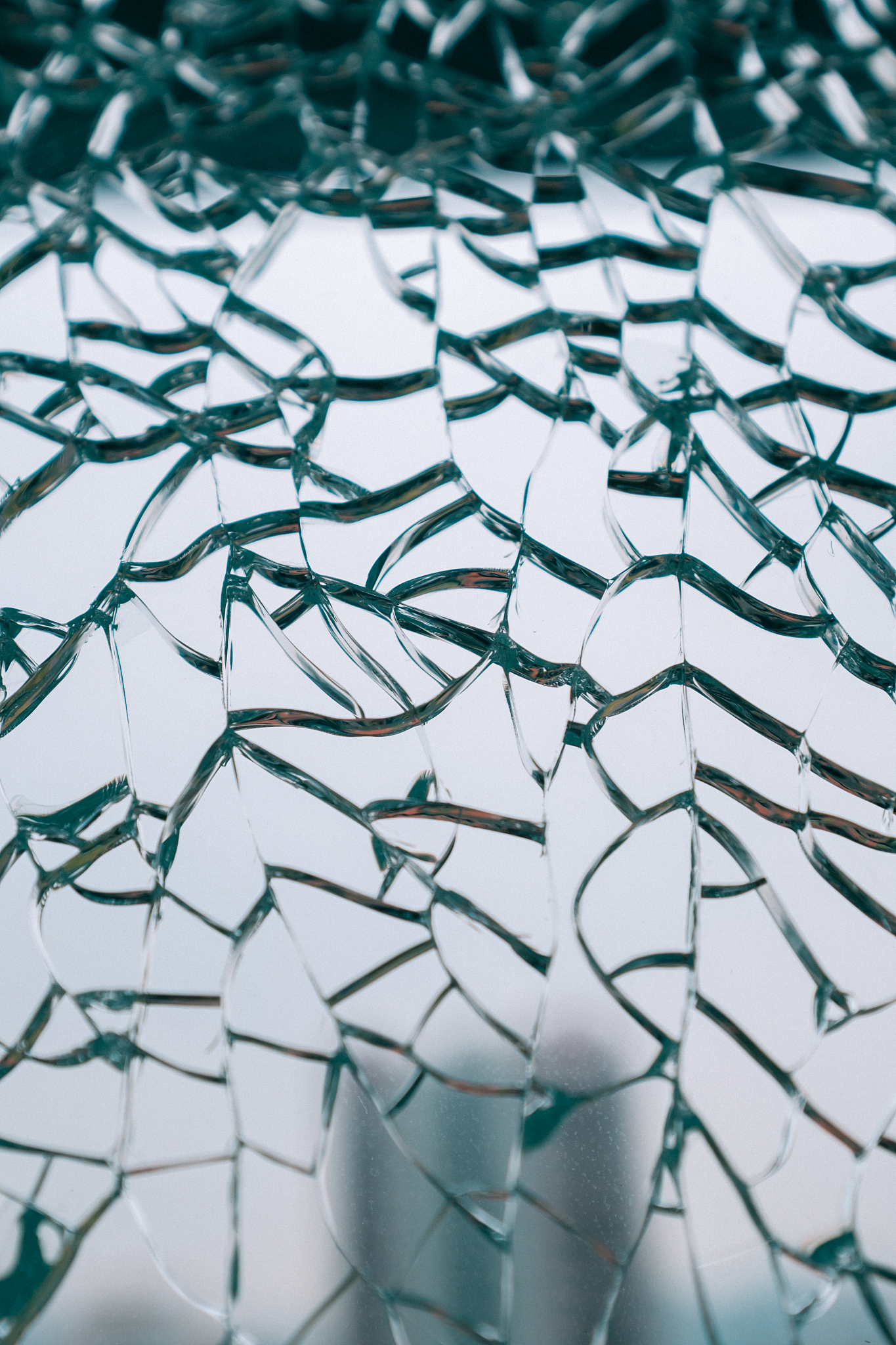 药店玻璃通常一平方米多少钱？帮我用200字详细描述