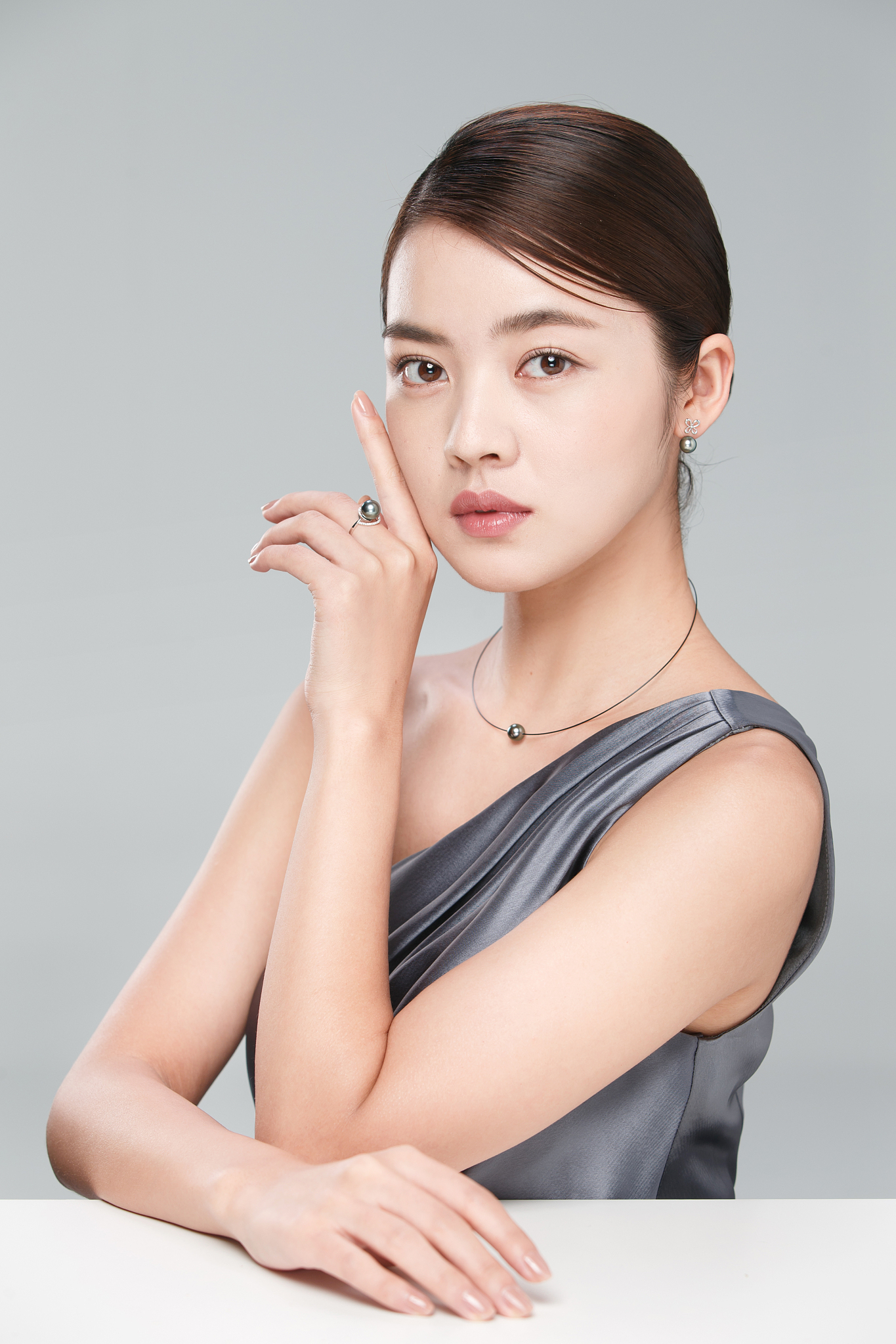 优雅女士肖像