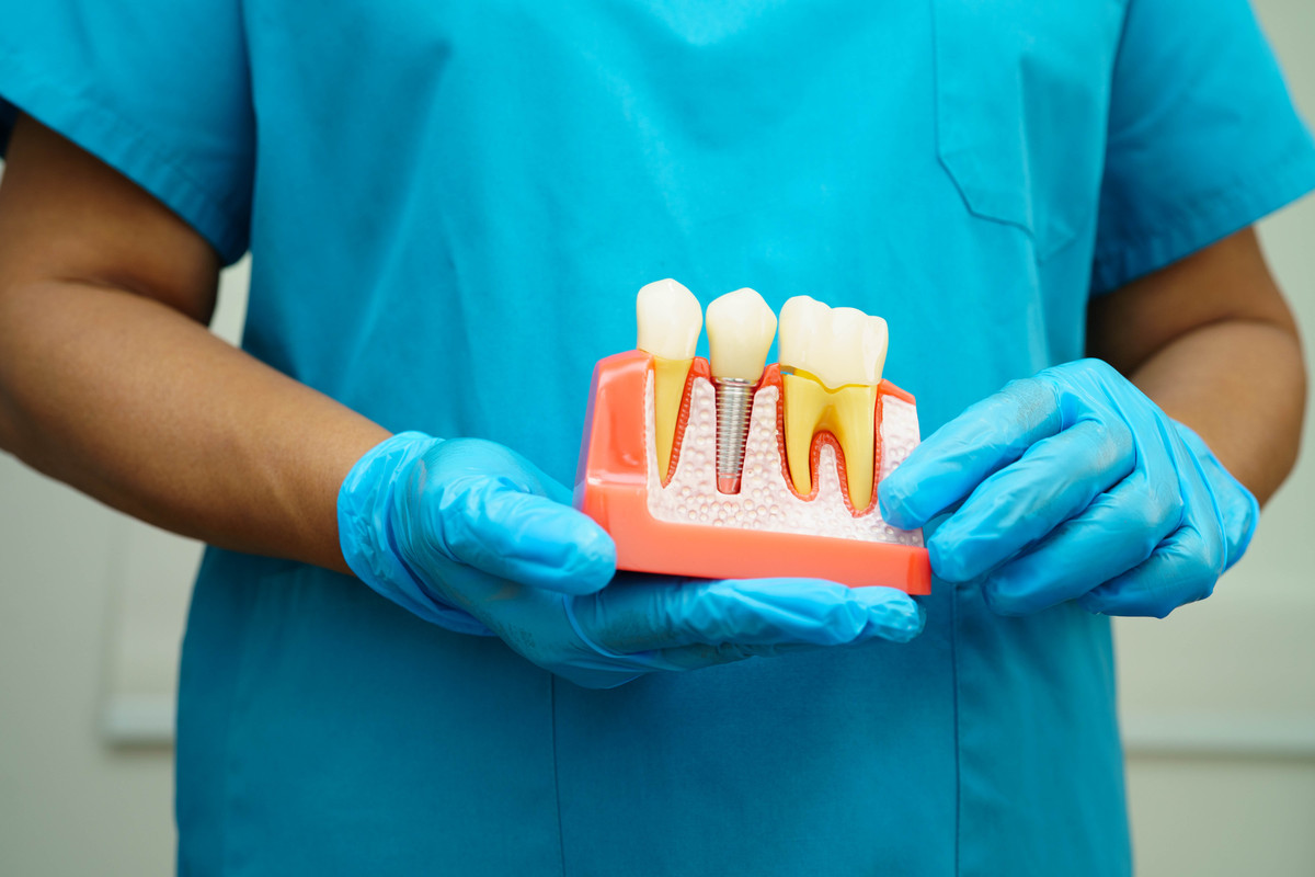 一名牙医！ 这非常令人印象深刻。 所有的学校教育一定充满挑战