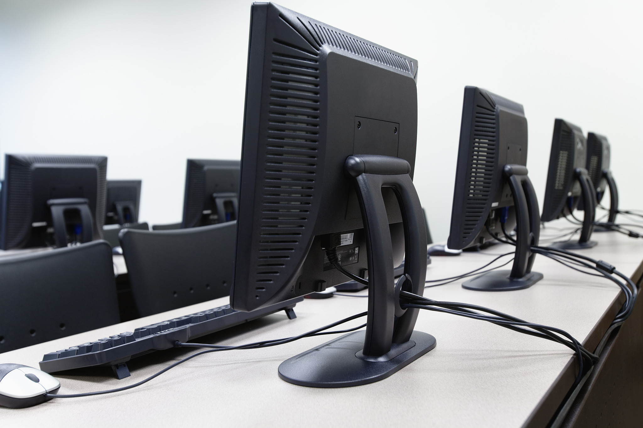 我校申请网络建设与运维赛项2023年国赛参赛资格该赛项与往年的网络搭建与应用国赛赛项相似度高达85我校优势如下：该赛项在2023年的国赛名额分配表中江西省有四支参赛队伍我校在2022年省赛排名第四入围2023网络建设与运维赛项国赛参赛资格。我校持续在计算机网络技术专业投入了600多万在网络建设与运维赛项硬件连续两年投入共计近100万。我校该赛项指导老师团队具备专业的竞赛指导技能。他们在多年的竞赛指