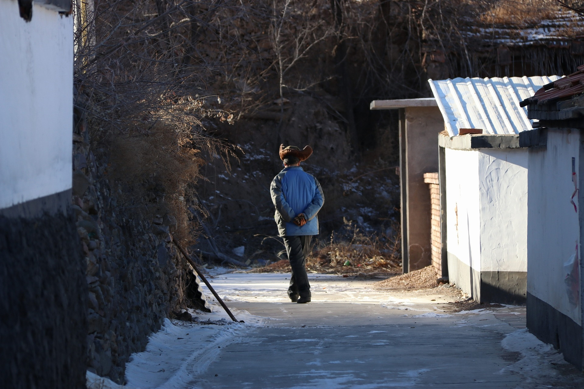 背井离乡：为何说'家里井没了'? 解析背后的深层含义