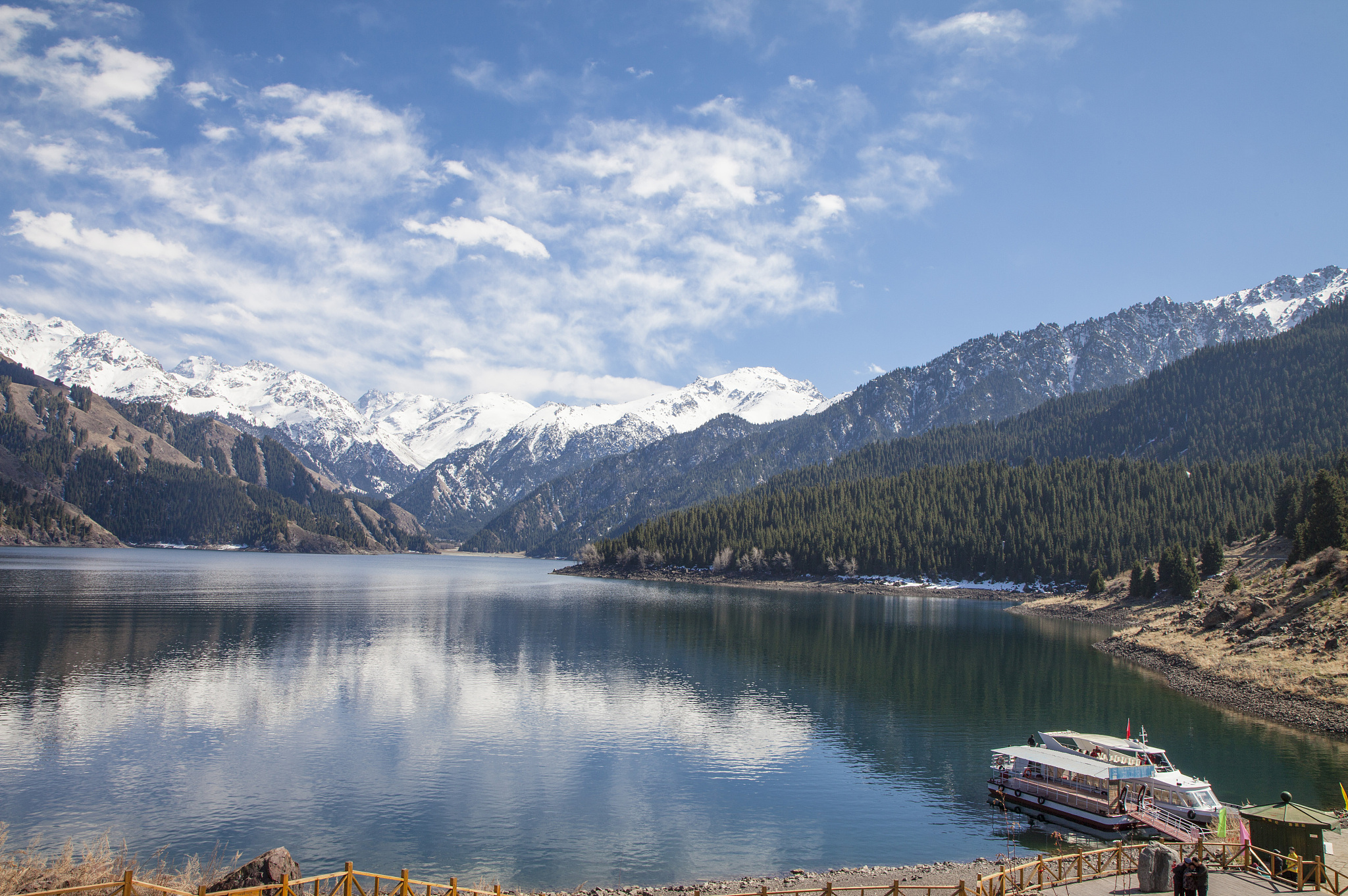 新疆乌鲁木齐市有哪些特色？新疆乌鲁木齐市的旅游景点有哪些？新疆乌鲁木齐市未来发展怎么样？