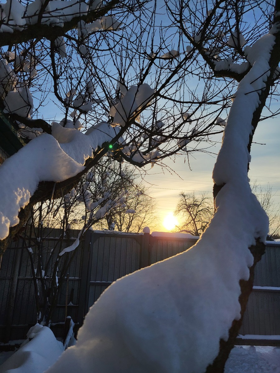 请描写一下大雪慢慢停了的画面