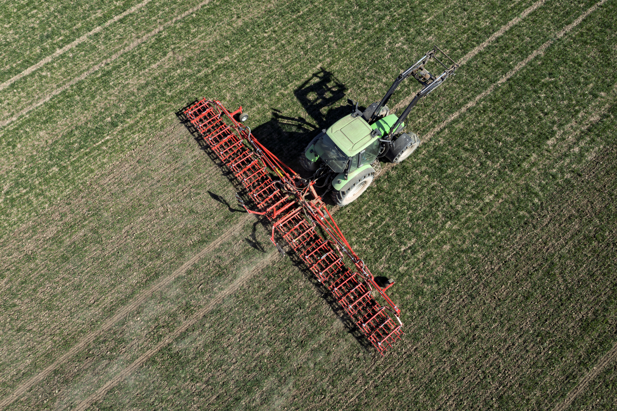 关于无人驾驶双系统分带喷施机的5000字项目计划书