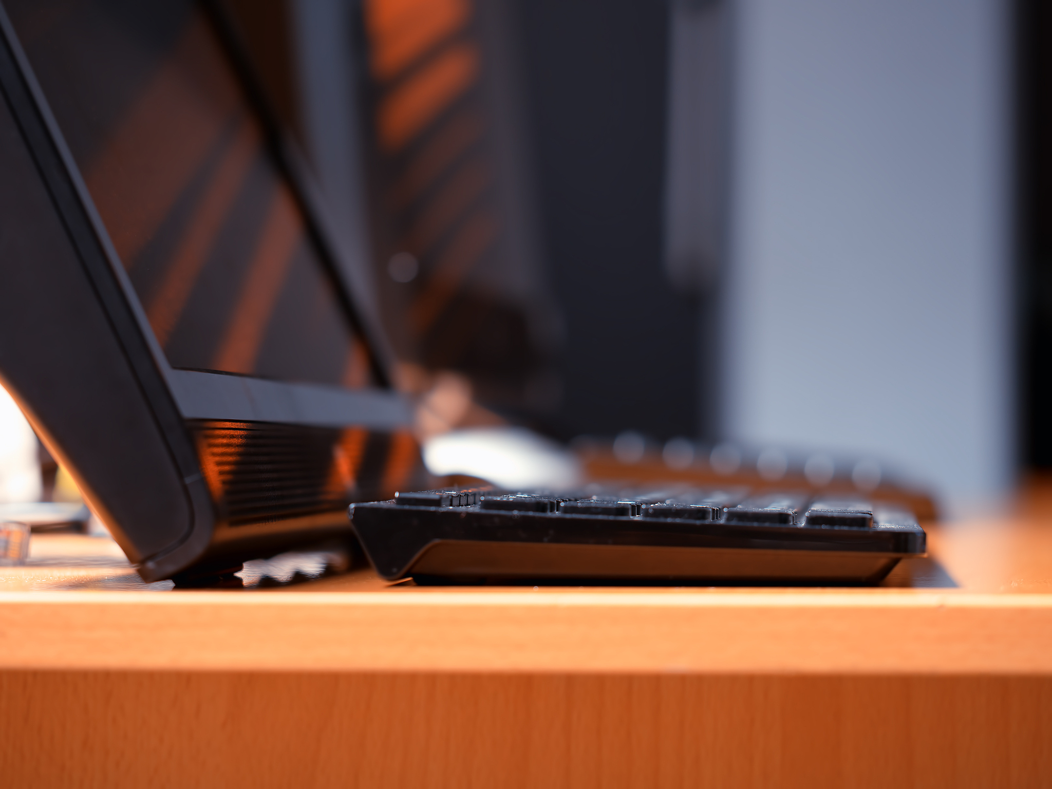 暗影精灵5游戏笔记本电脑：强劲性能，极致体验