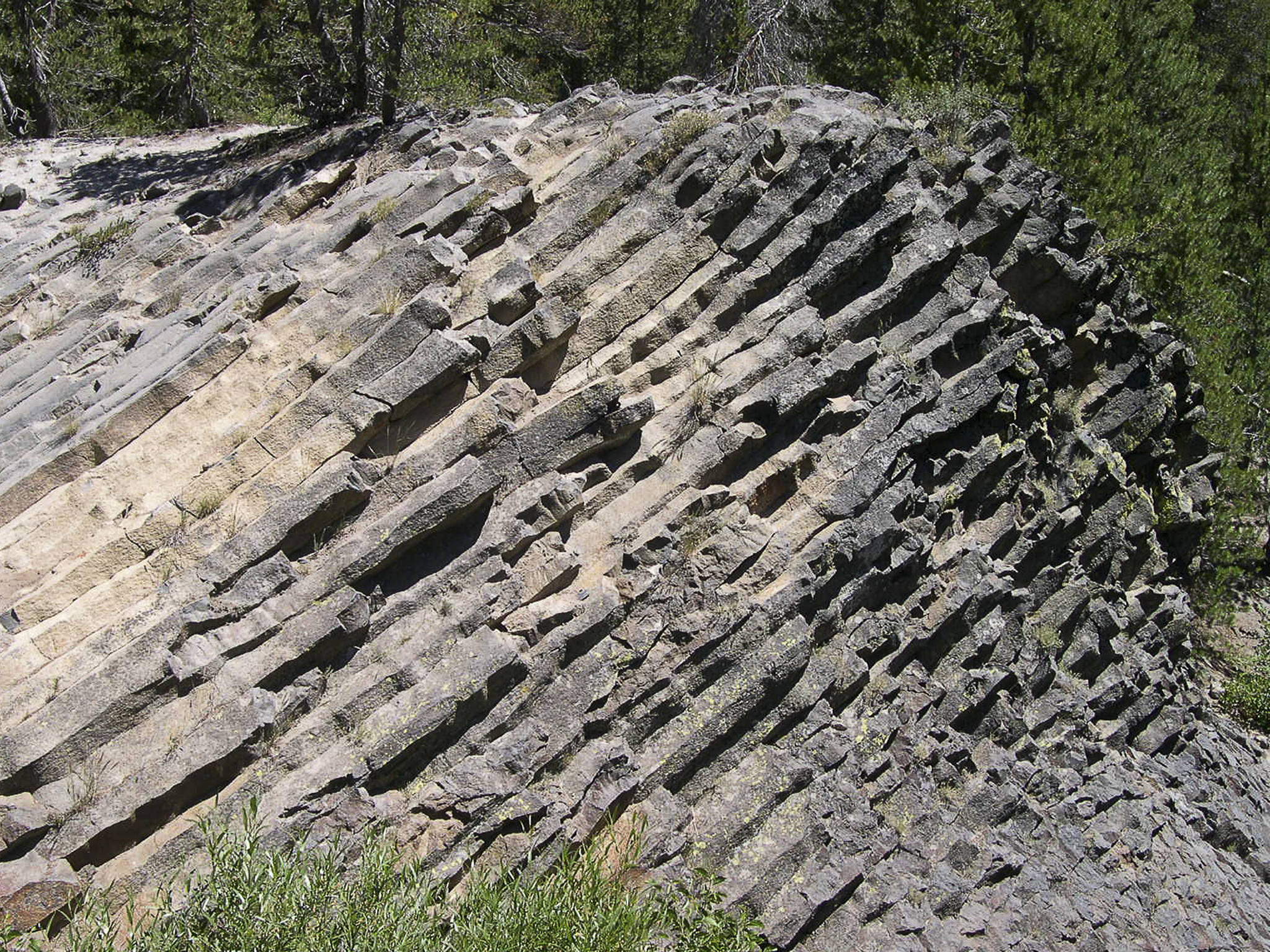 文献《长白山玄武岩盖层地质构造研究》的创新性和技术水平