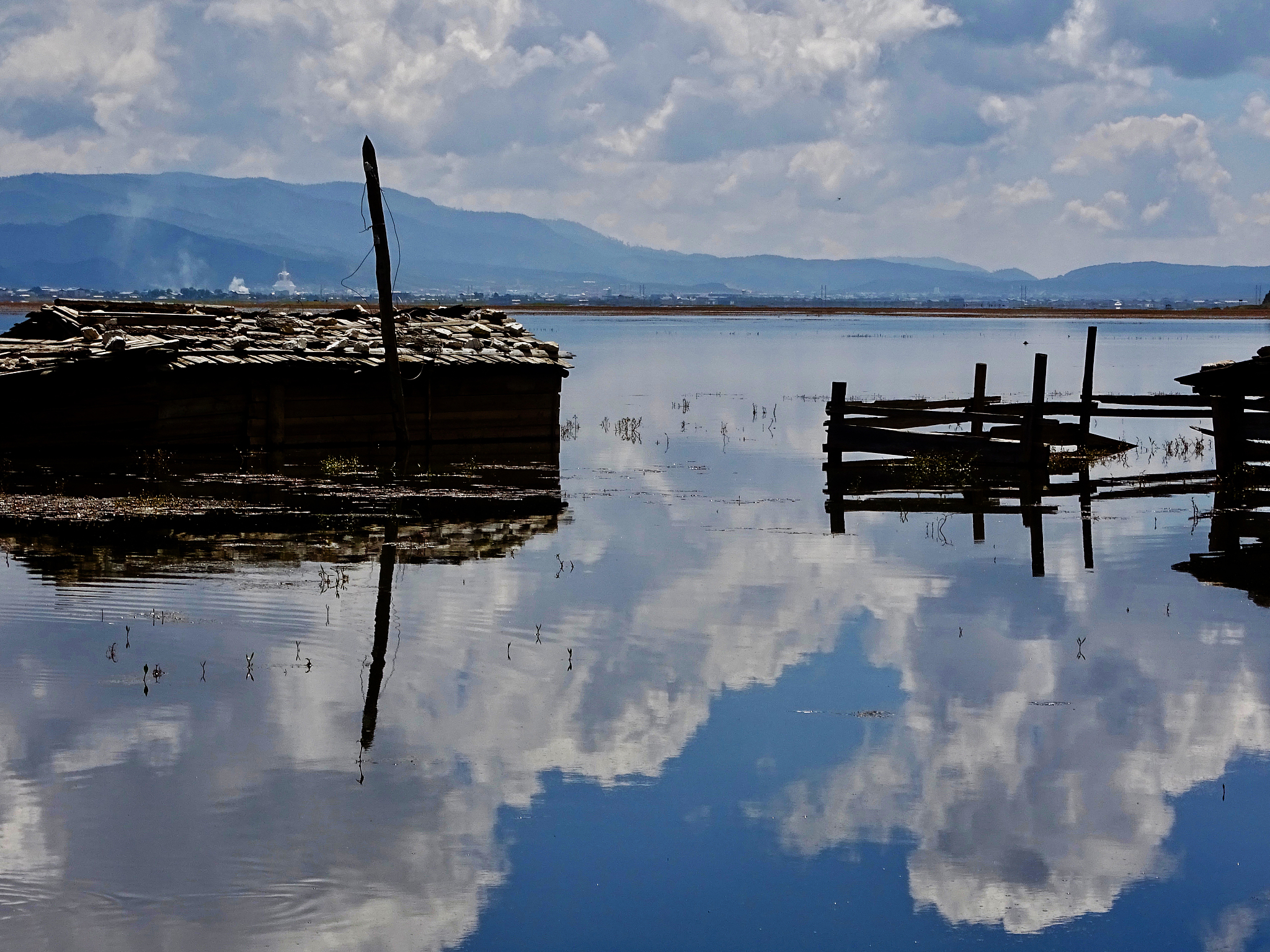 中国南部边境地理概况：与多个国家接壤的复杂地貌