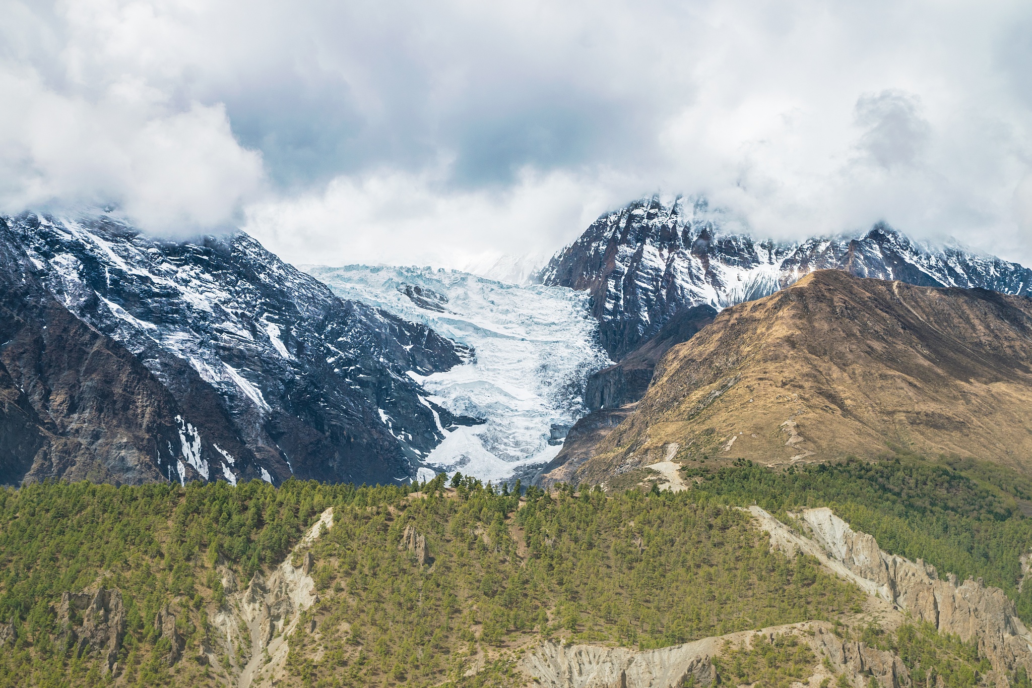 mountain view from annapurna circuit trail