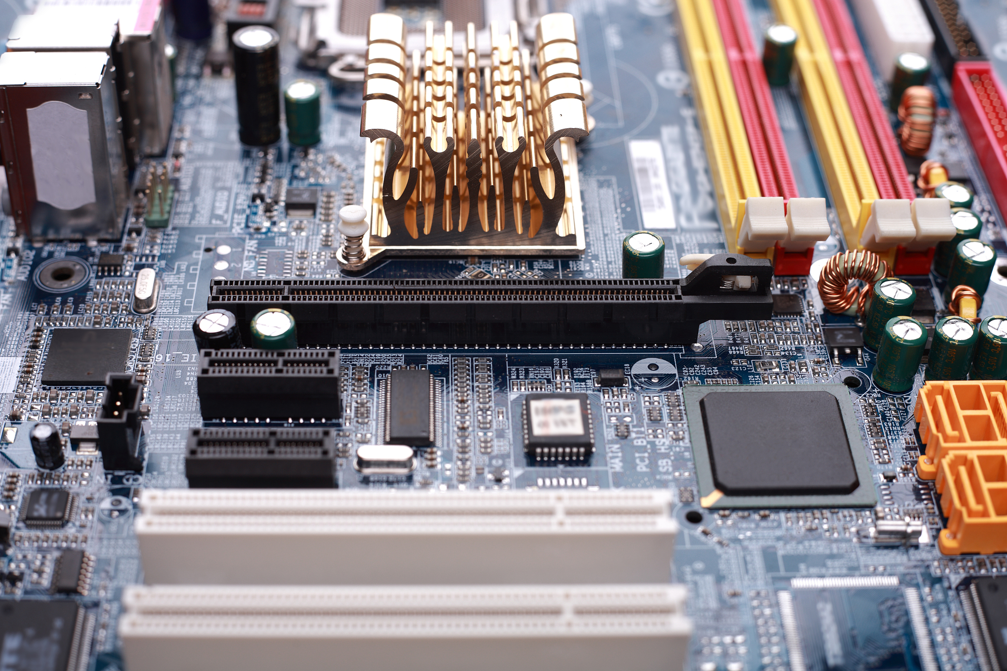 什么是主板？外媒motherboard详解