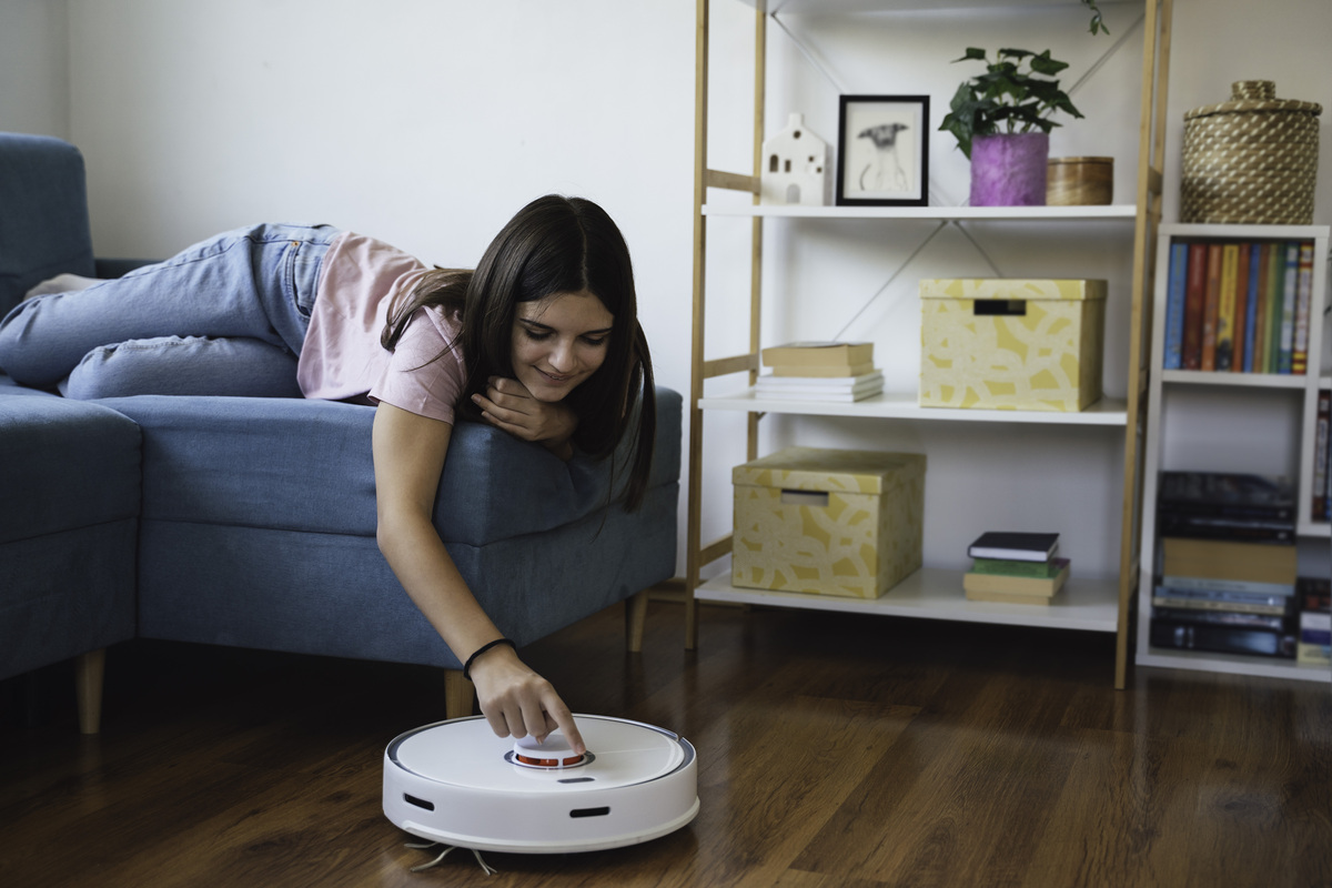 扫地机器人应用场景：家庭、办公室、酒店、学校、商场、医院