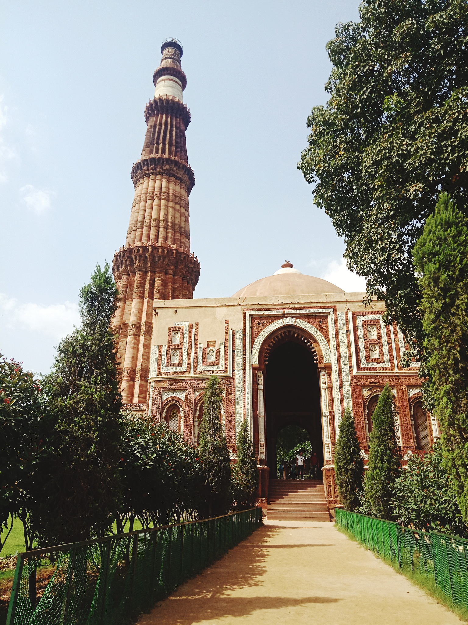 昆明旅游学校专业设置：旅游管理、酒店管理、导游等