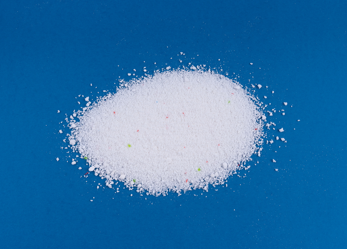 碳化硅粉末在硝酸中洗涤然后在丙酮中洗涤然后在灰洗后用去离子水冲洗几次。