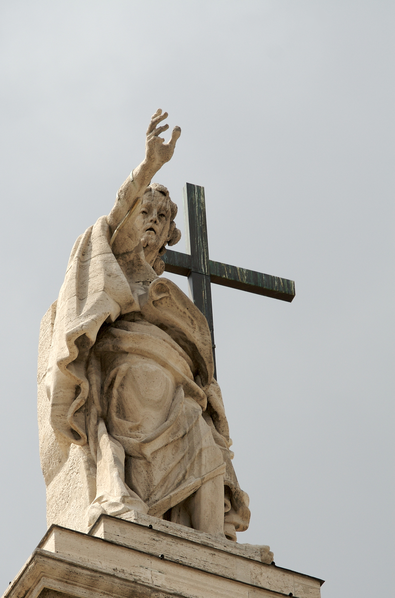 statue