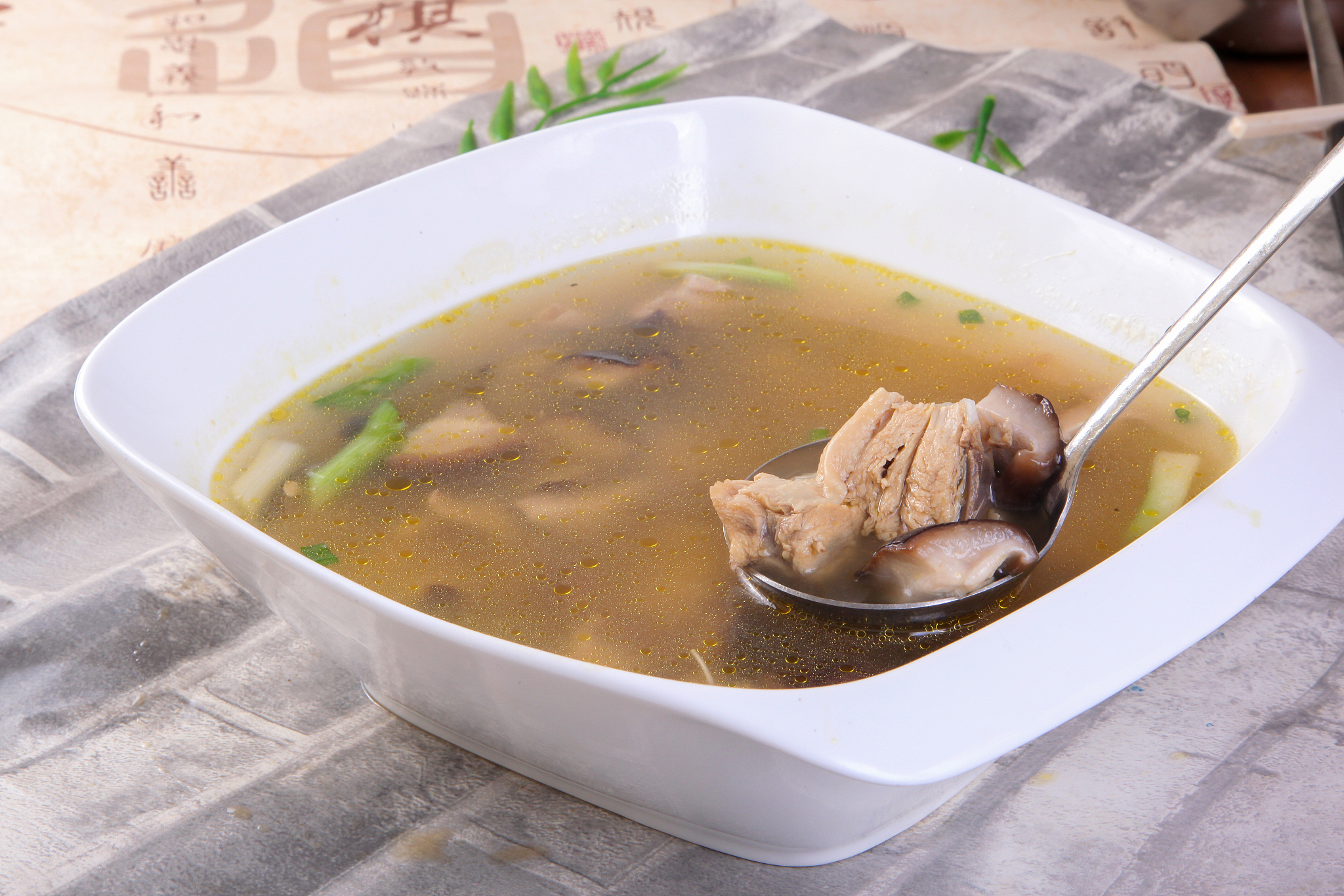 中餐美食-小鸡炖蘑菇