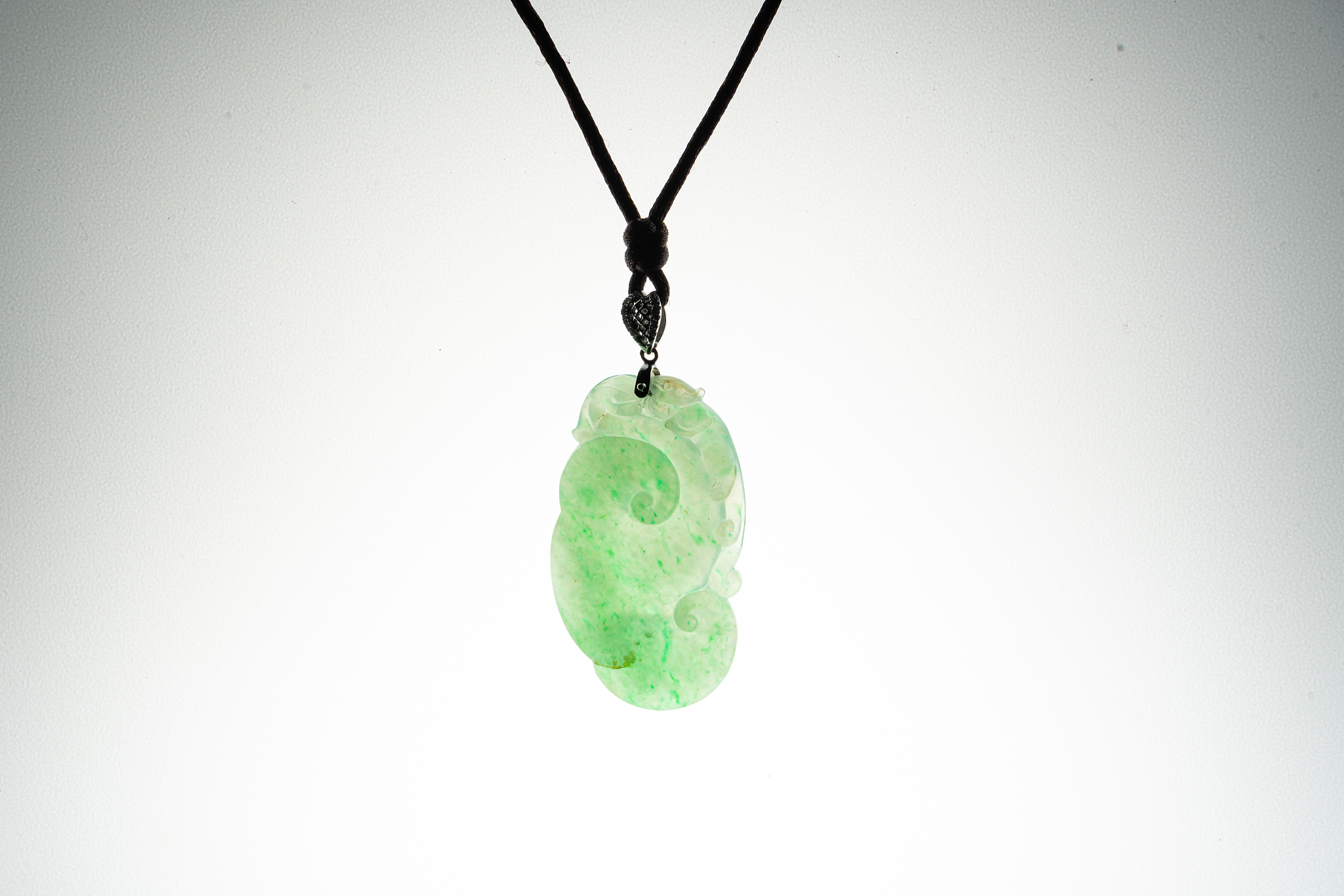 抖音翡翠直播电商：A公司如何突破低价瓶颈？