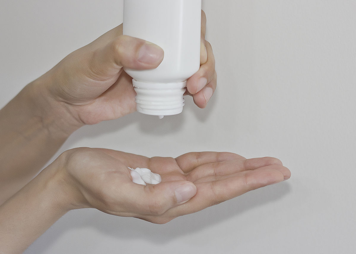 香兰阁®净颜卸妆凝露是否需要使用卸妆棉？