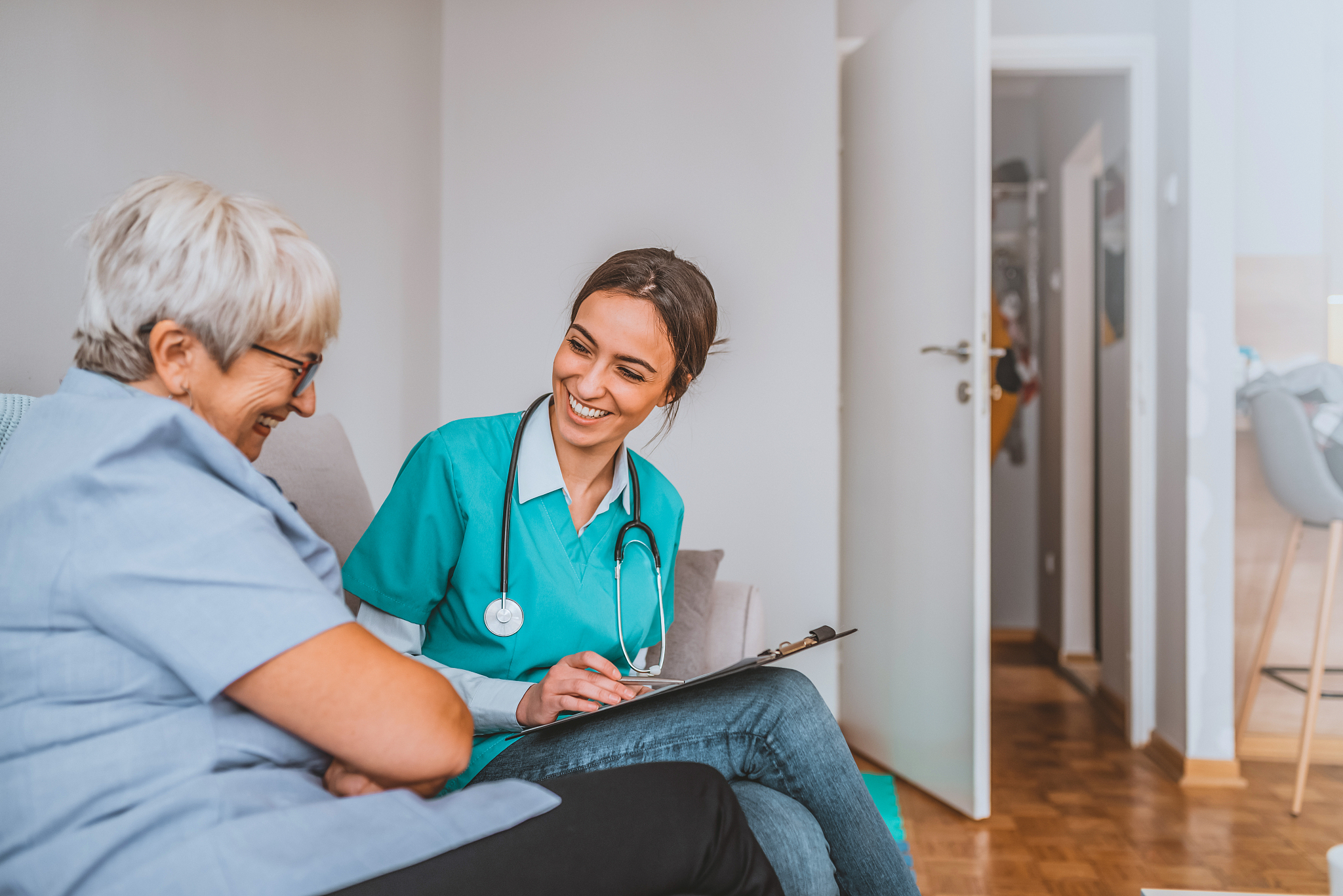 重庆护理职业学院招生办联系电话 - 2023年招生简章