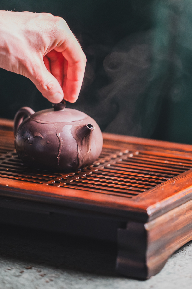 茶道与修身静虑：从'苦'、'静'、'凡'、'闲'四味探寻茶道之精髓