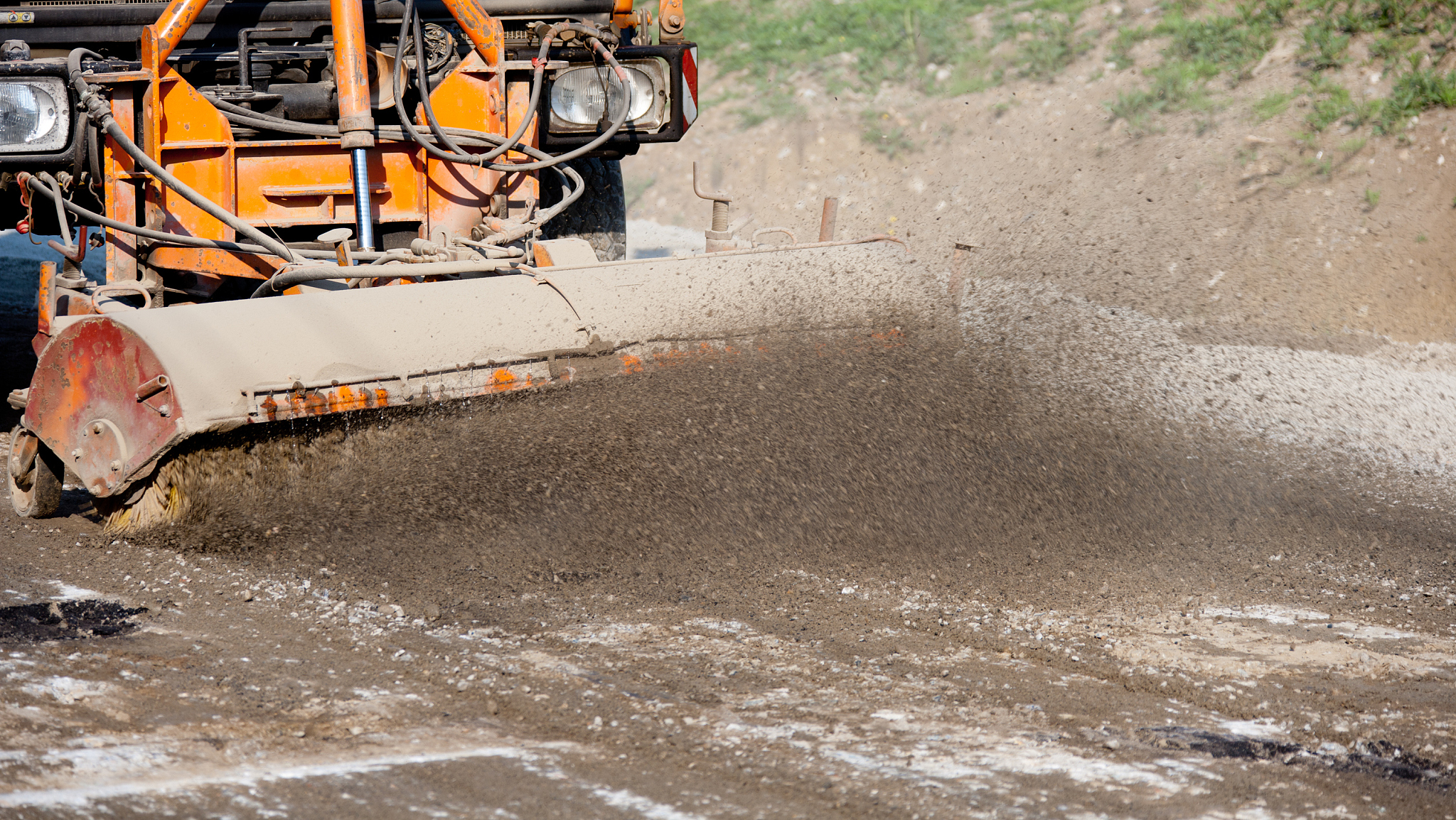 同步沥青碎石封层技术施工设备要求