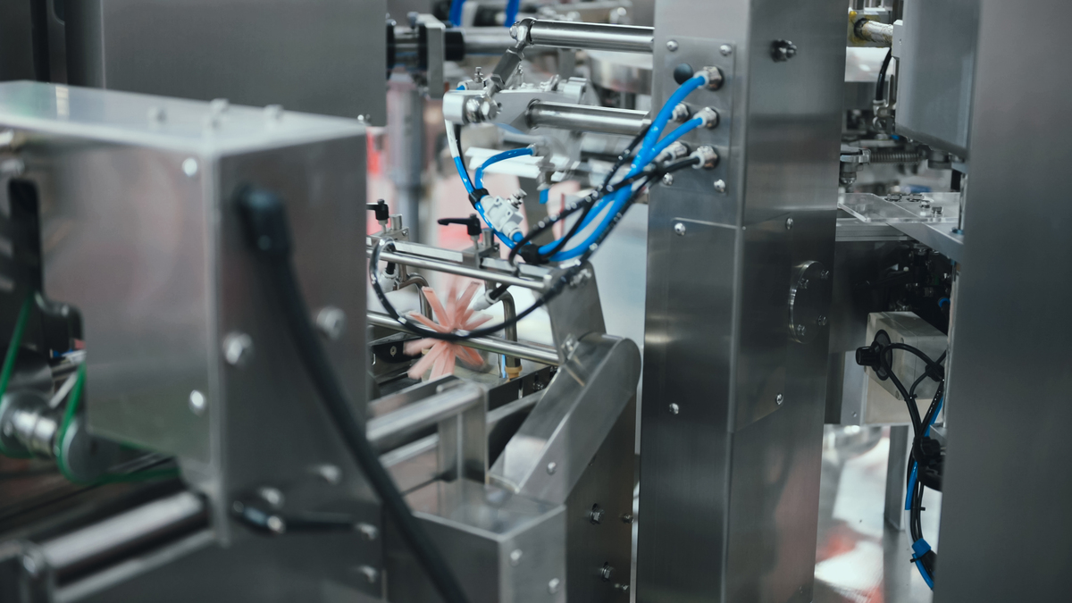 贴标机工作原理详解：简单易懂的自动化贴标过程