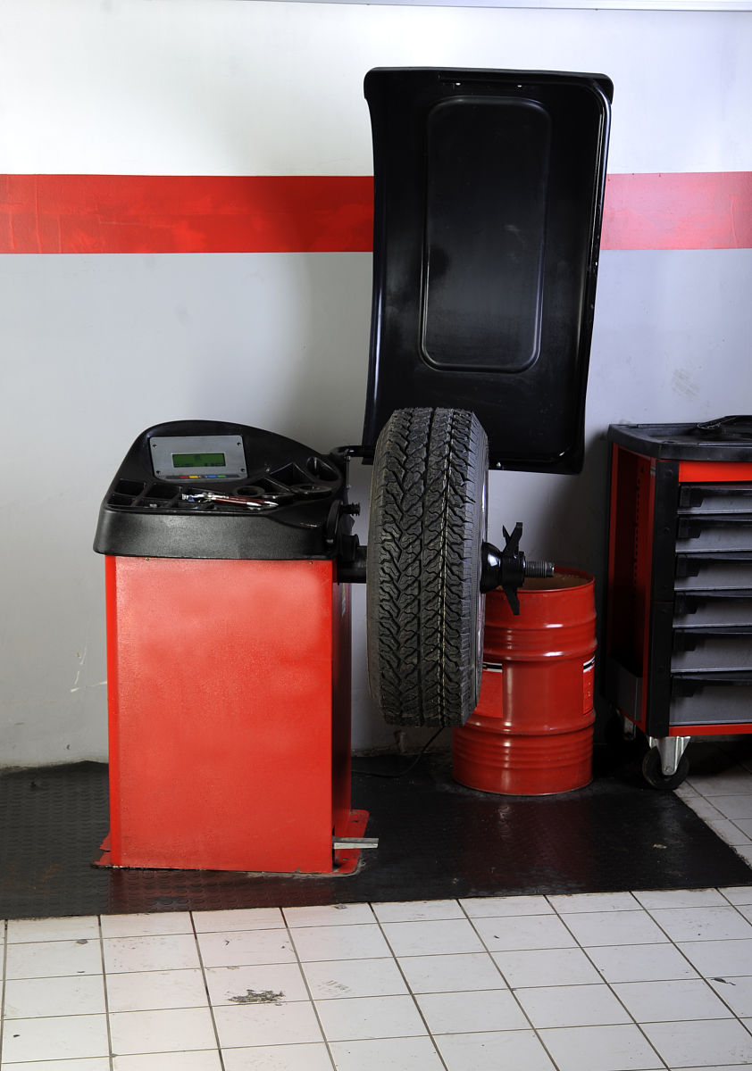 电动堆高车故障排除指南：常见问题及解决方案