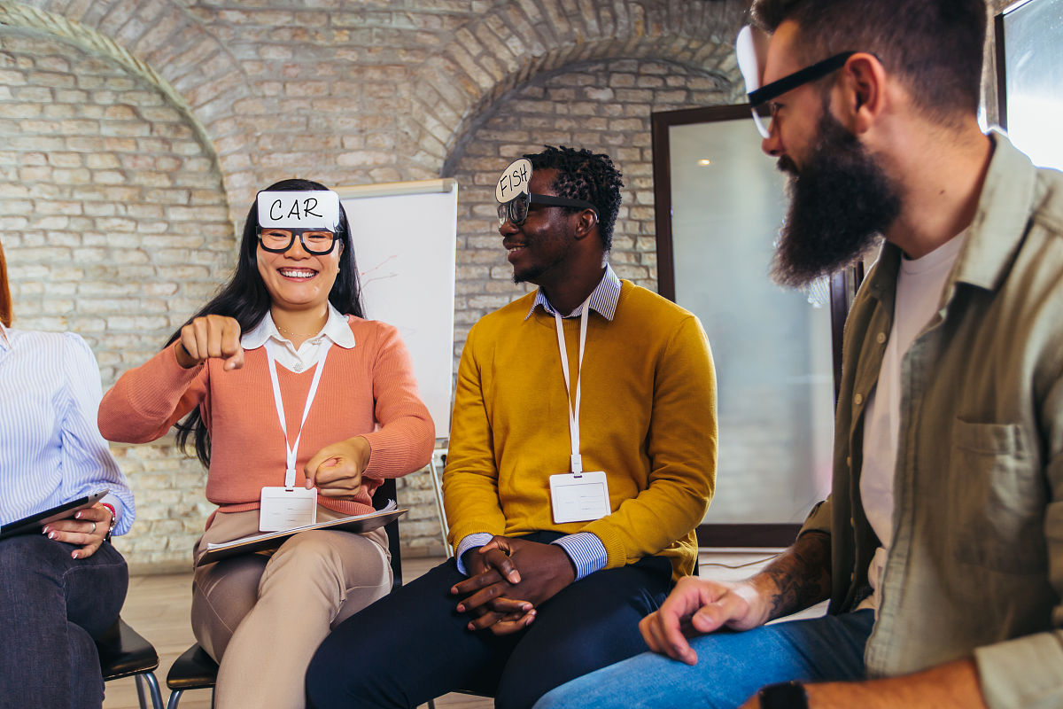 写一个带团建两字的团建标语携手共进团建同行！前行团建相伴！继续