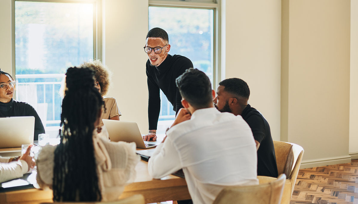 如何优雅地回复老同学“你现在在哪里高就”的问题