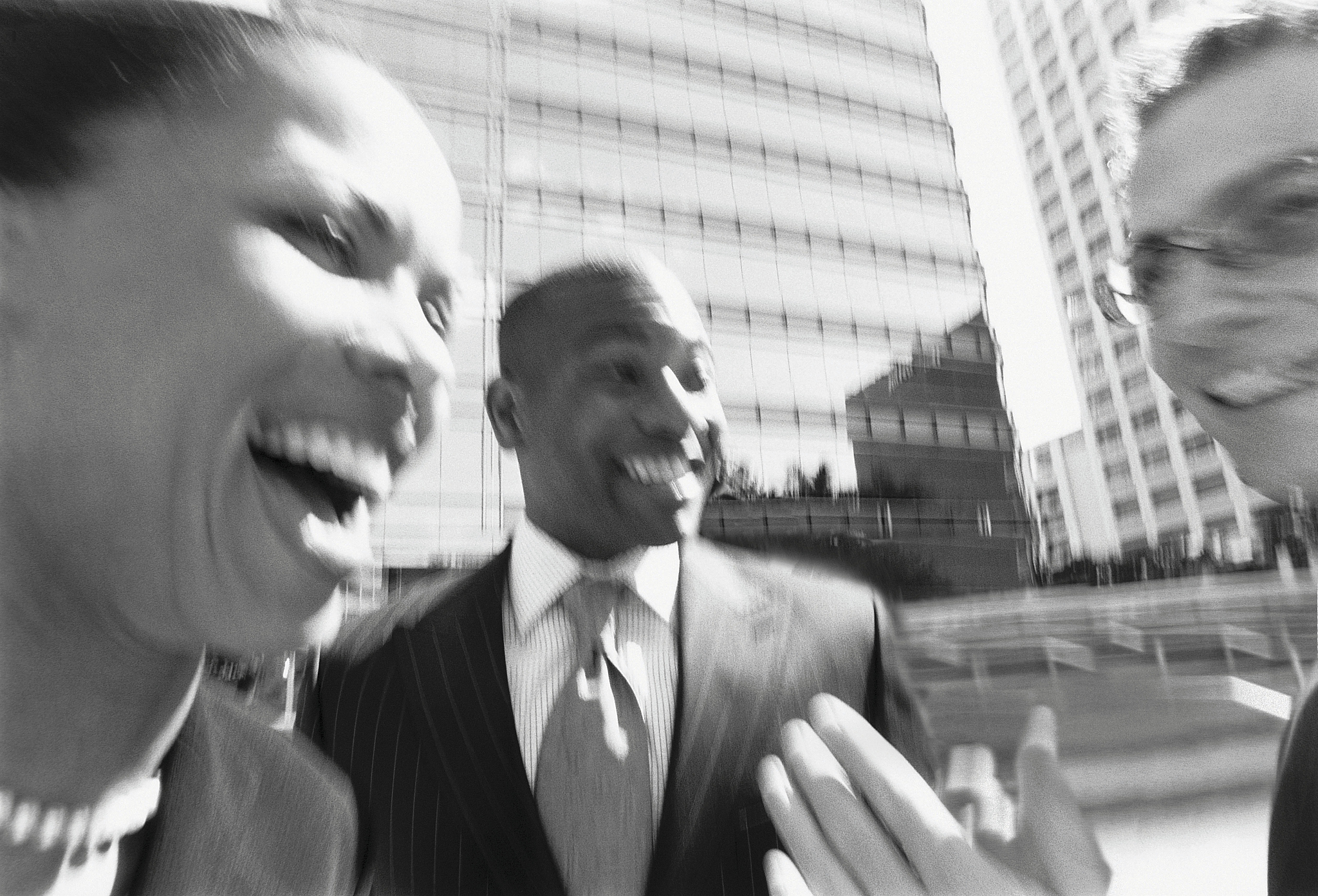 至暗时刻里丘吉尔的演讲是什么蒙太奇