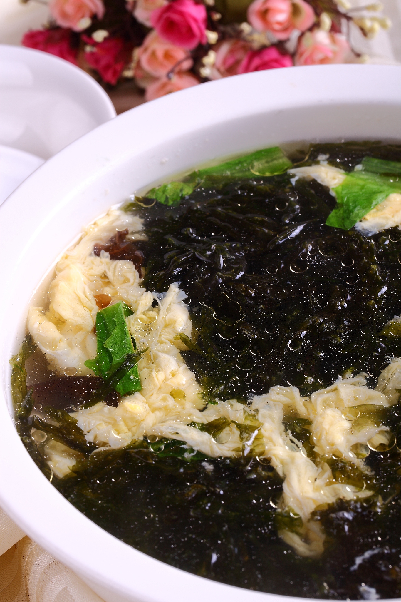 紫菜吸油：健康烹饪小技巧，减少汤品油脂含量