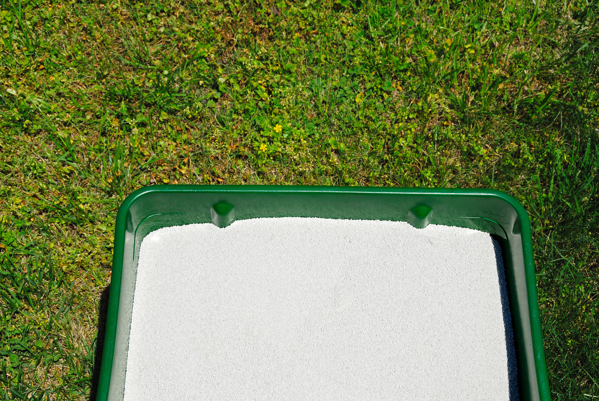 除草农药广告语：快速高效，轻松除草！