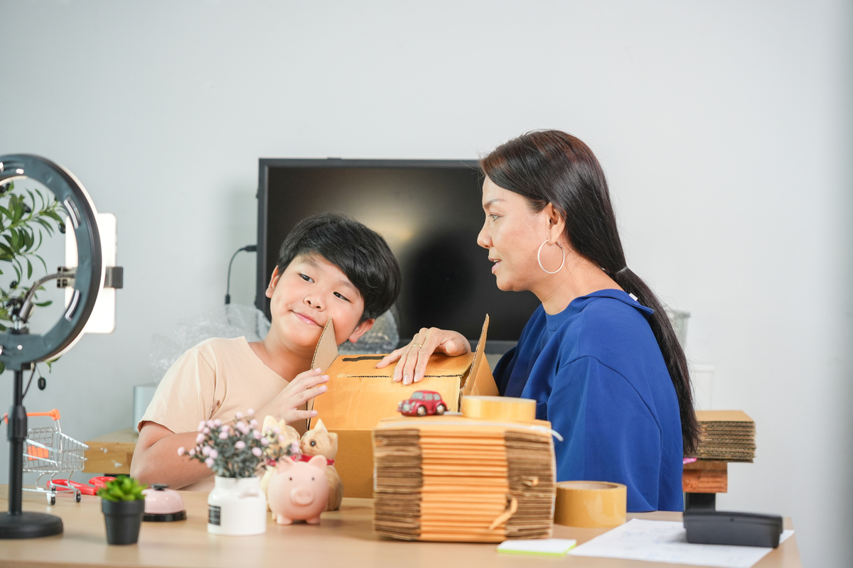 培养孩子的独立思考能力：给孩子自由，提供资源，注重情感
