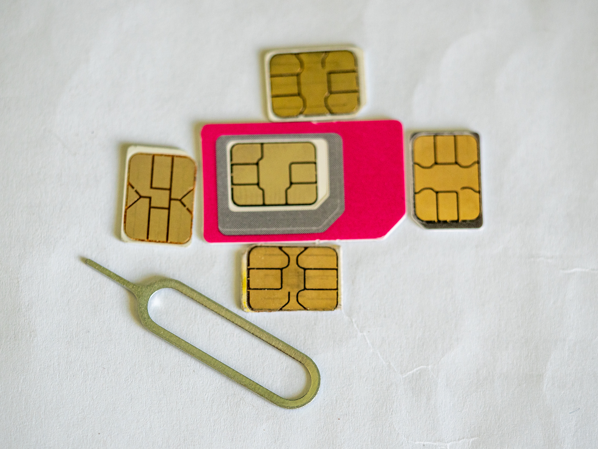 自己用两个手机两张电话卡自己通电话是搞什么两个号码互相通话是哪些不好的？