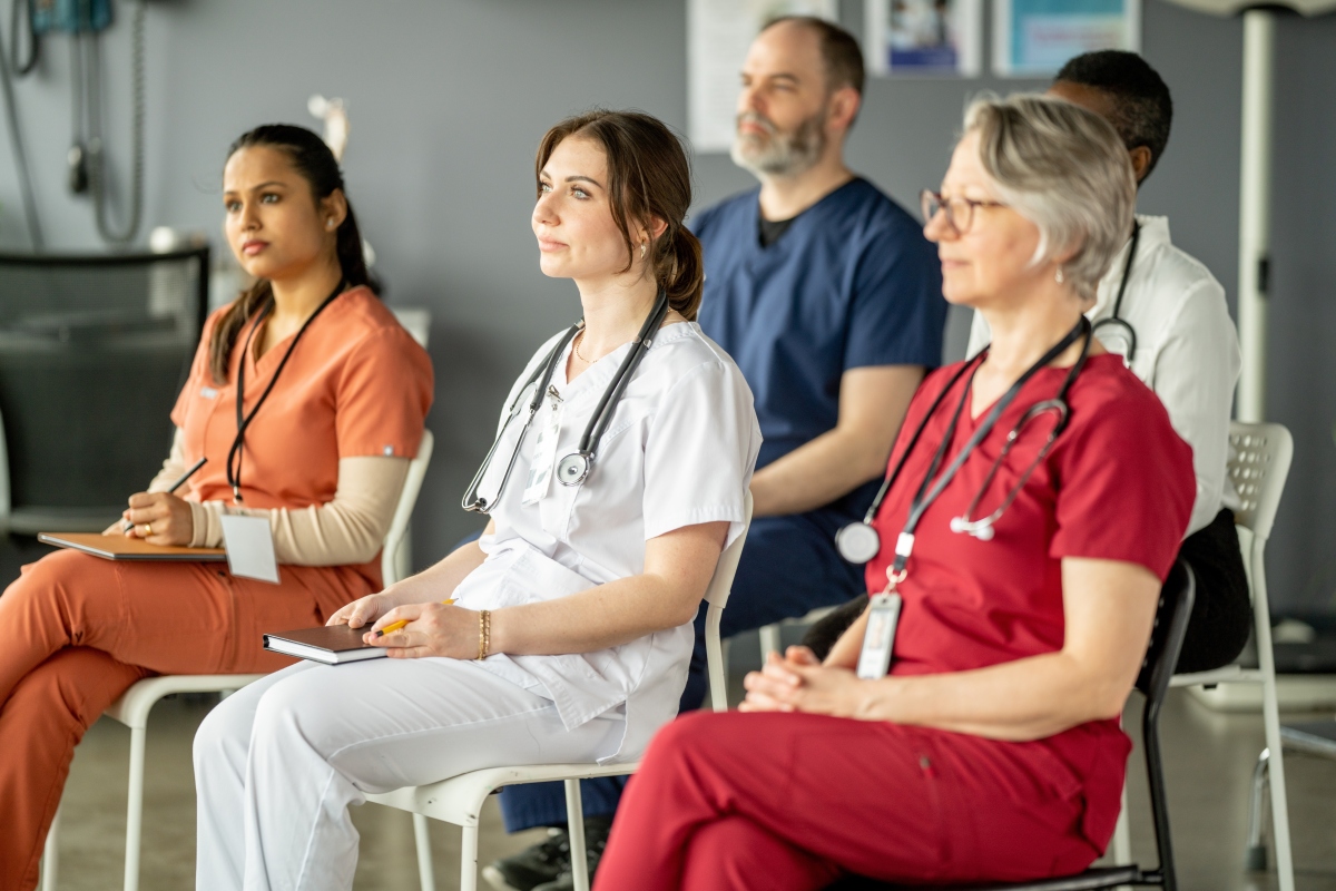 2023年护士出国需要具备哪些条件