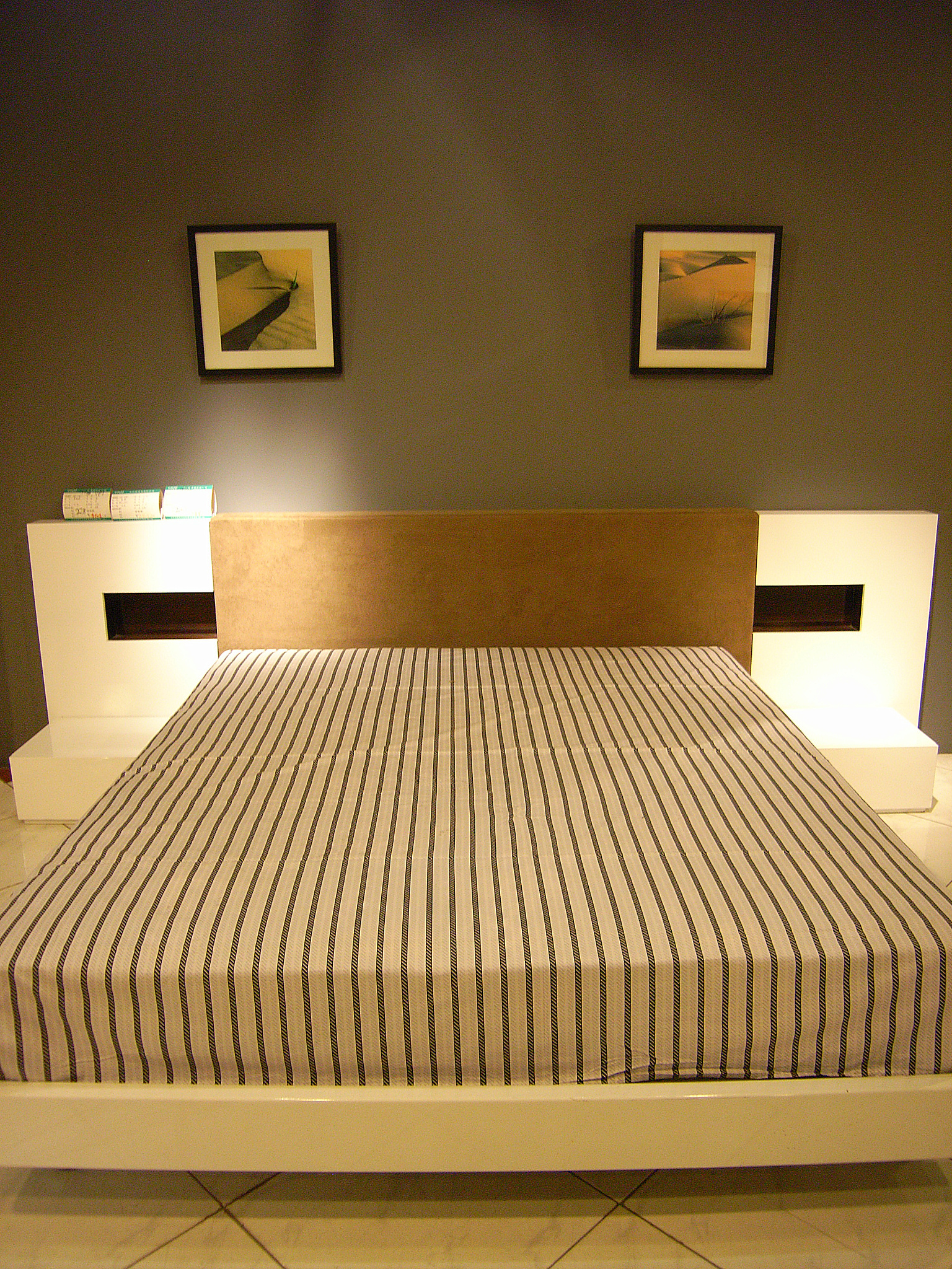 帮我给muphy bed kit写亚马逊标题和五点muphy bed kit 的精装关键词