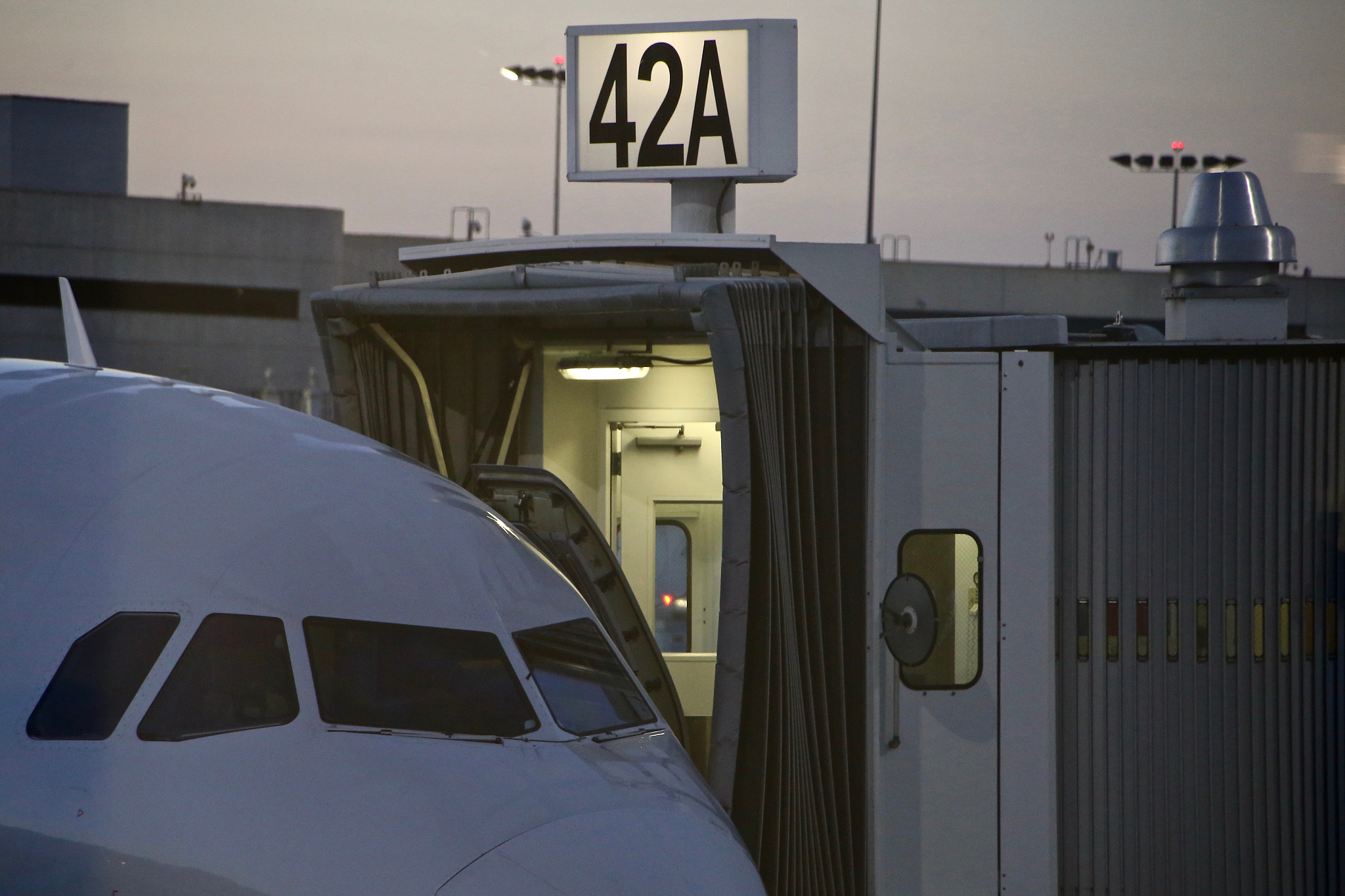 我在亚洲怎样前往洛圣都？