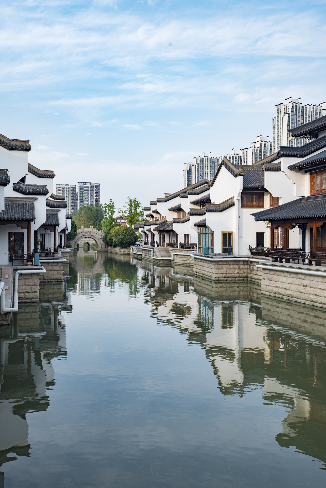 蓝天下的江苏省常州淹城旅游区