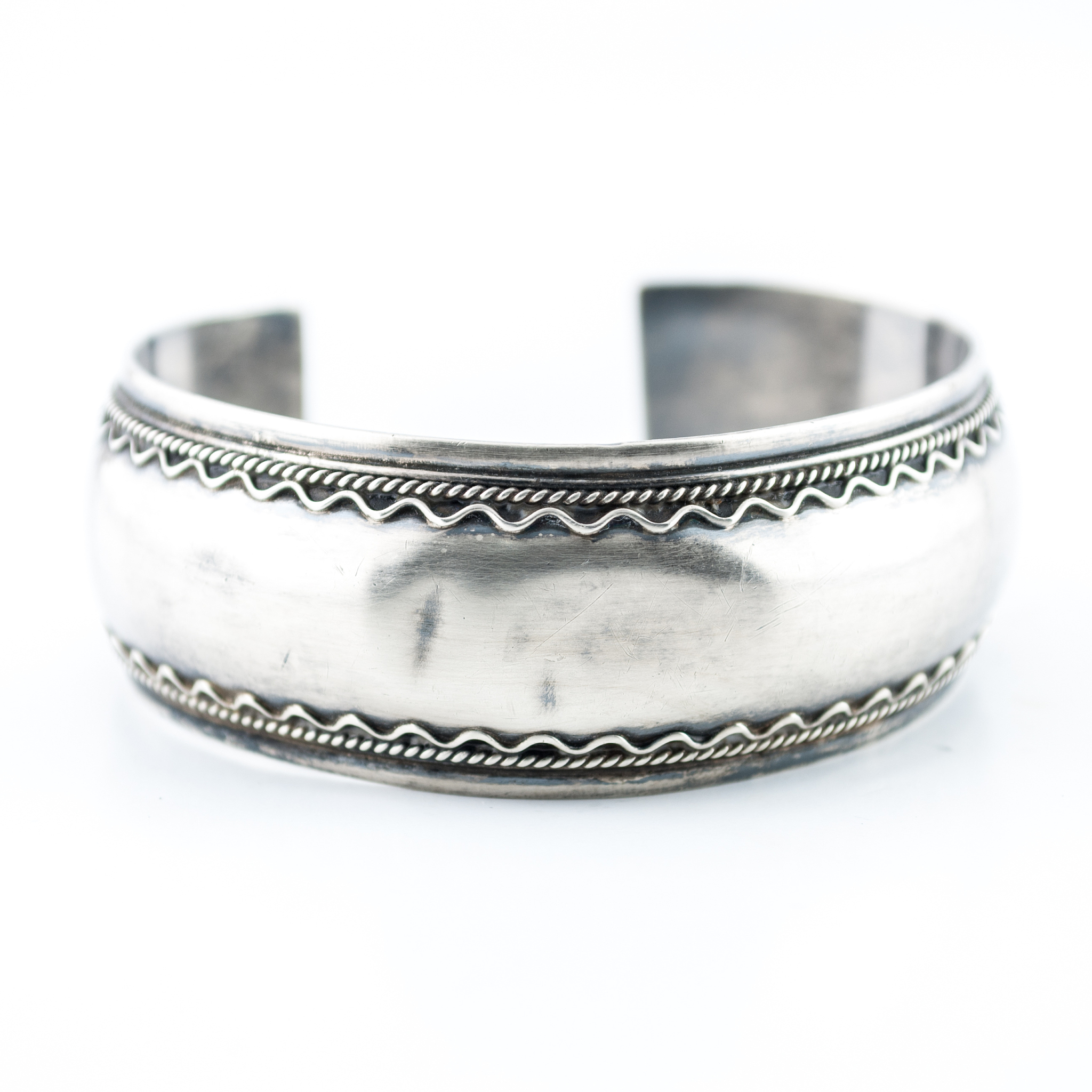 银手镯在泰国的寓意和象征