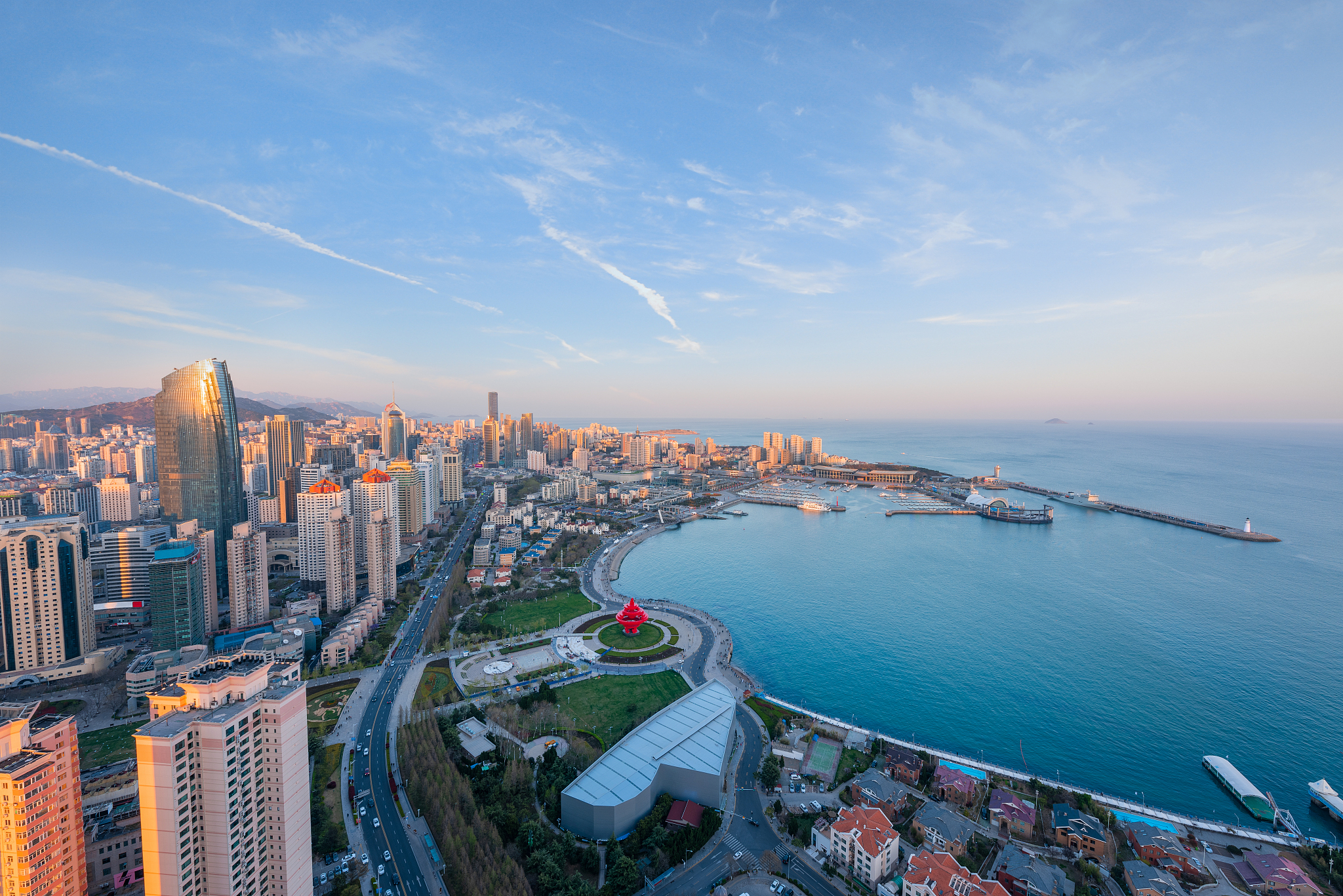 青岛市政治地位分析：行政中心、经济重镇、文化交流中心