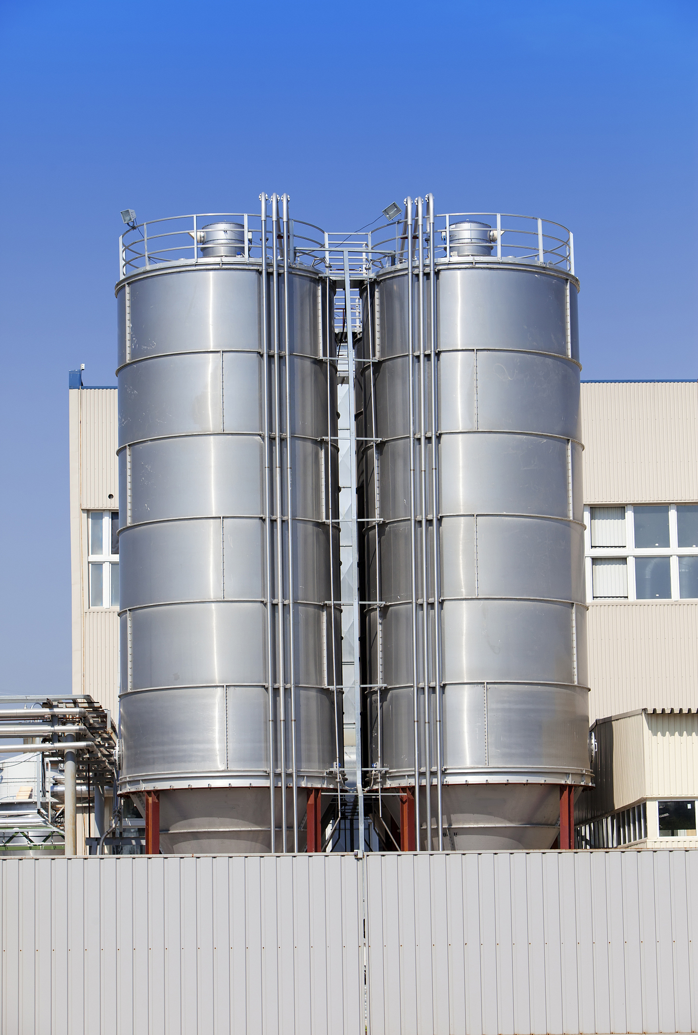 年产5000吨白葡萄酒？发酵罐选择指南