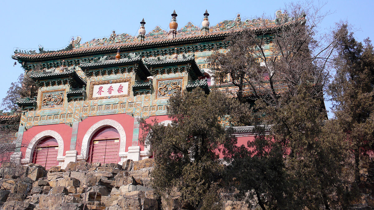 探秘泰山脚下千年古刹：黄灵寺位置及布局详解