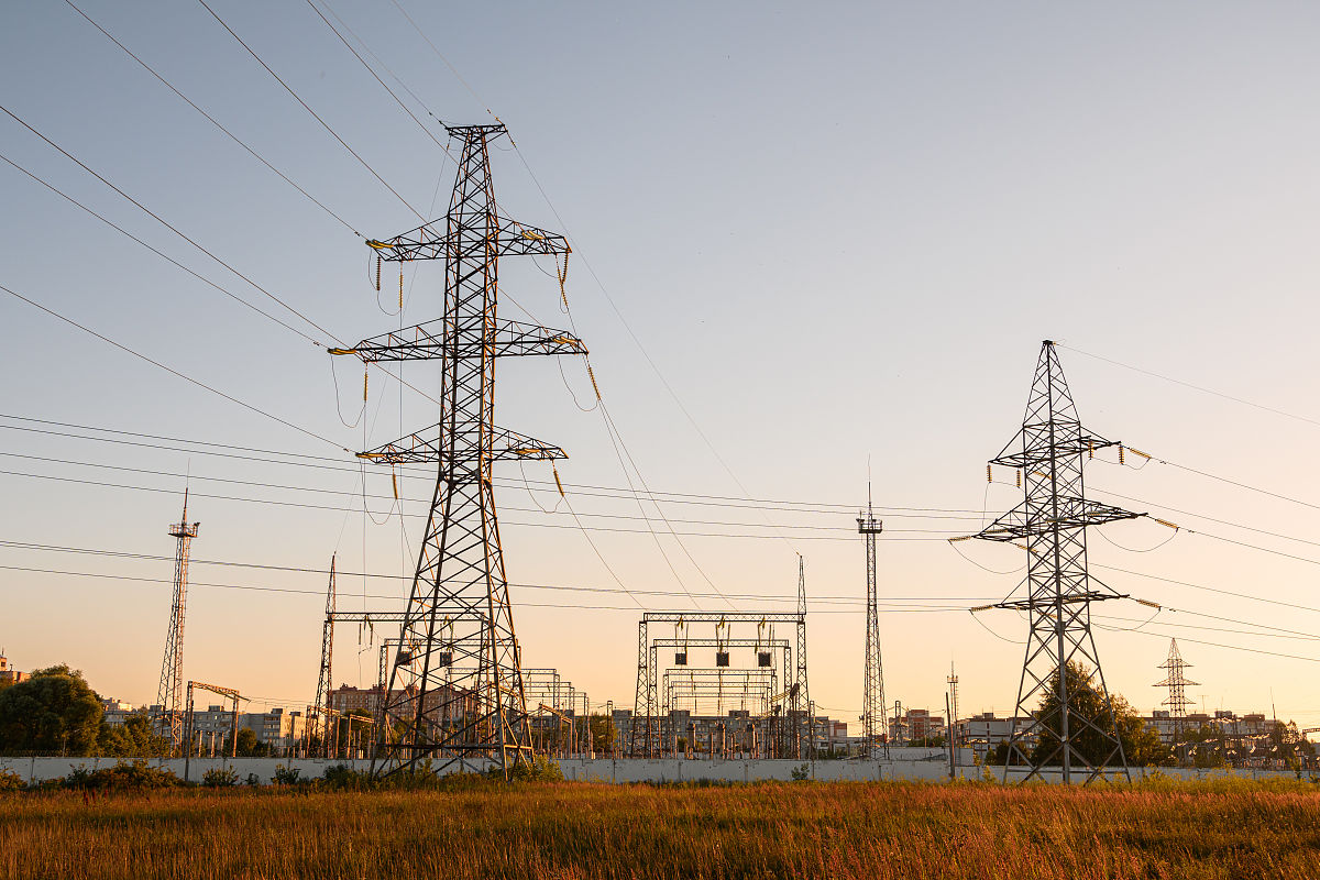 电场线是不是点电荷在电场的运动轨迹