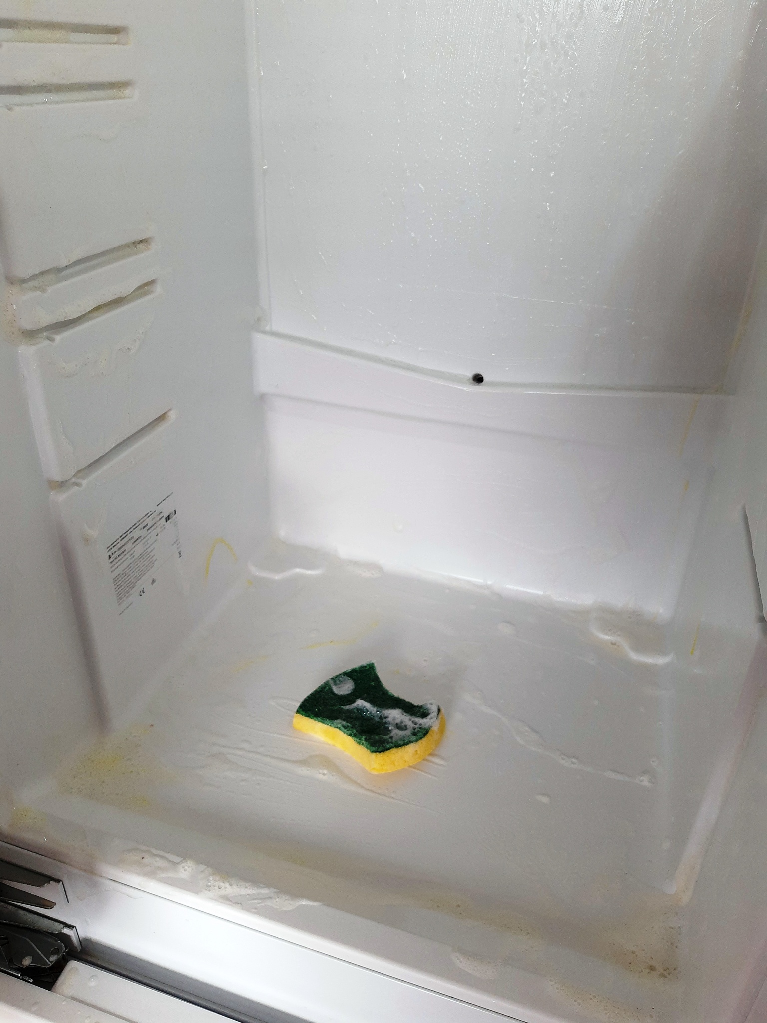 请帮我写1篇600字博客文章主题是：冰箱冷藏室排水孔堵塞怎么疏通