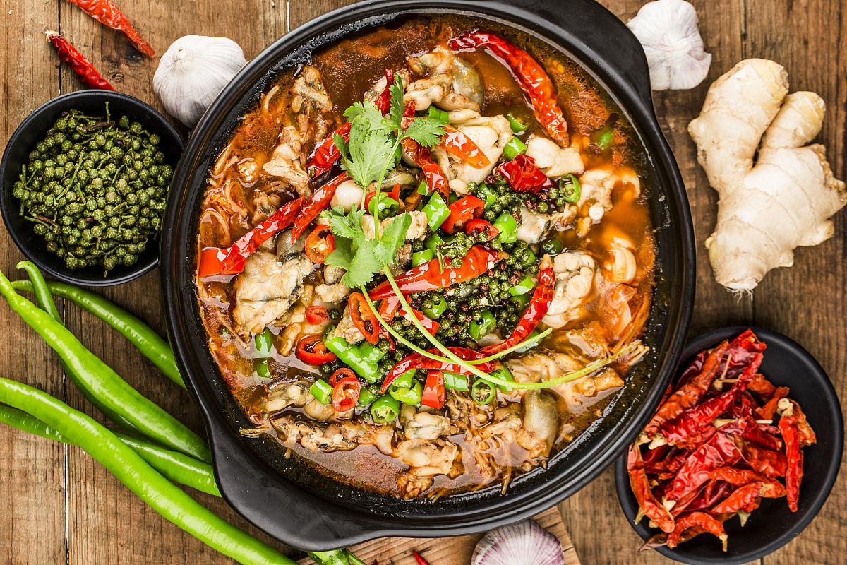 [餐厅名]招牌蛙锅体验：美味实惠，服务超赞！