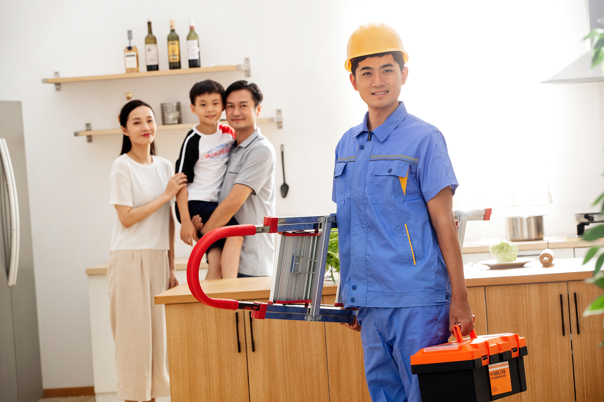 写一份项目售后服务负责人和专职人员的配置