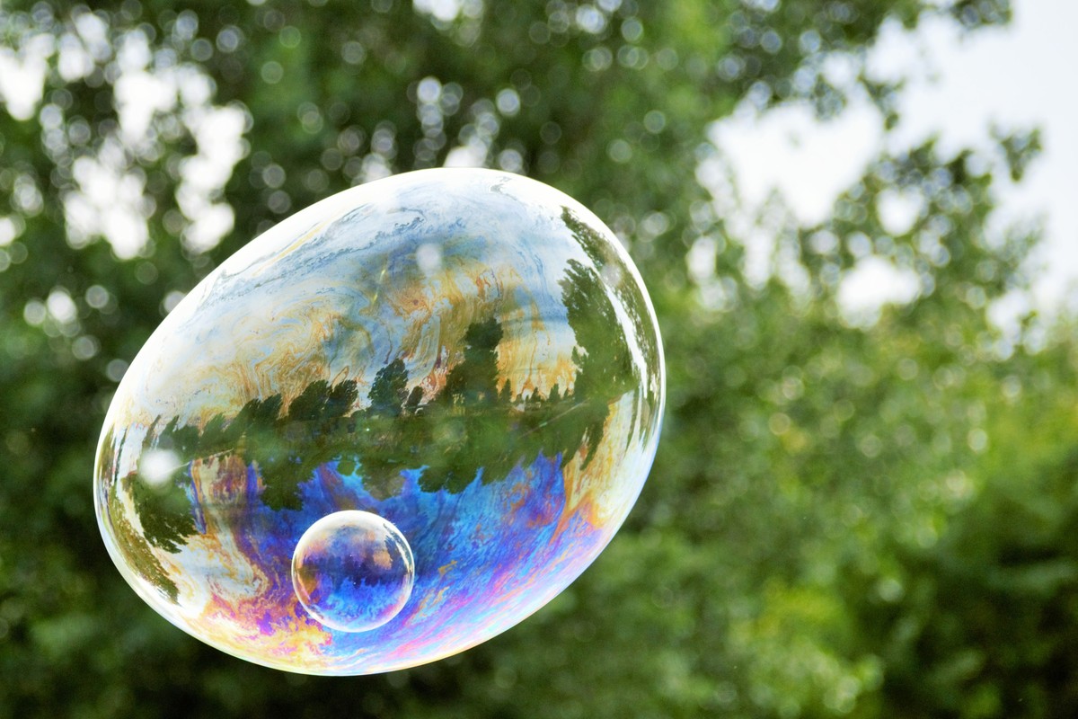 课文围绕肥皂泡写了哪些内容