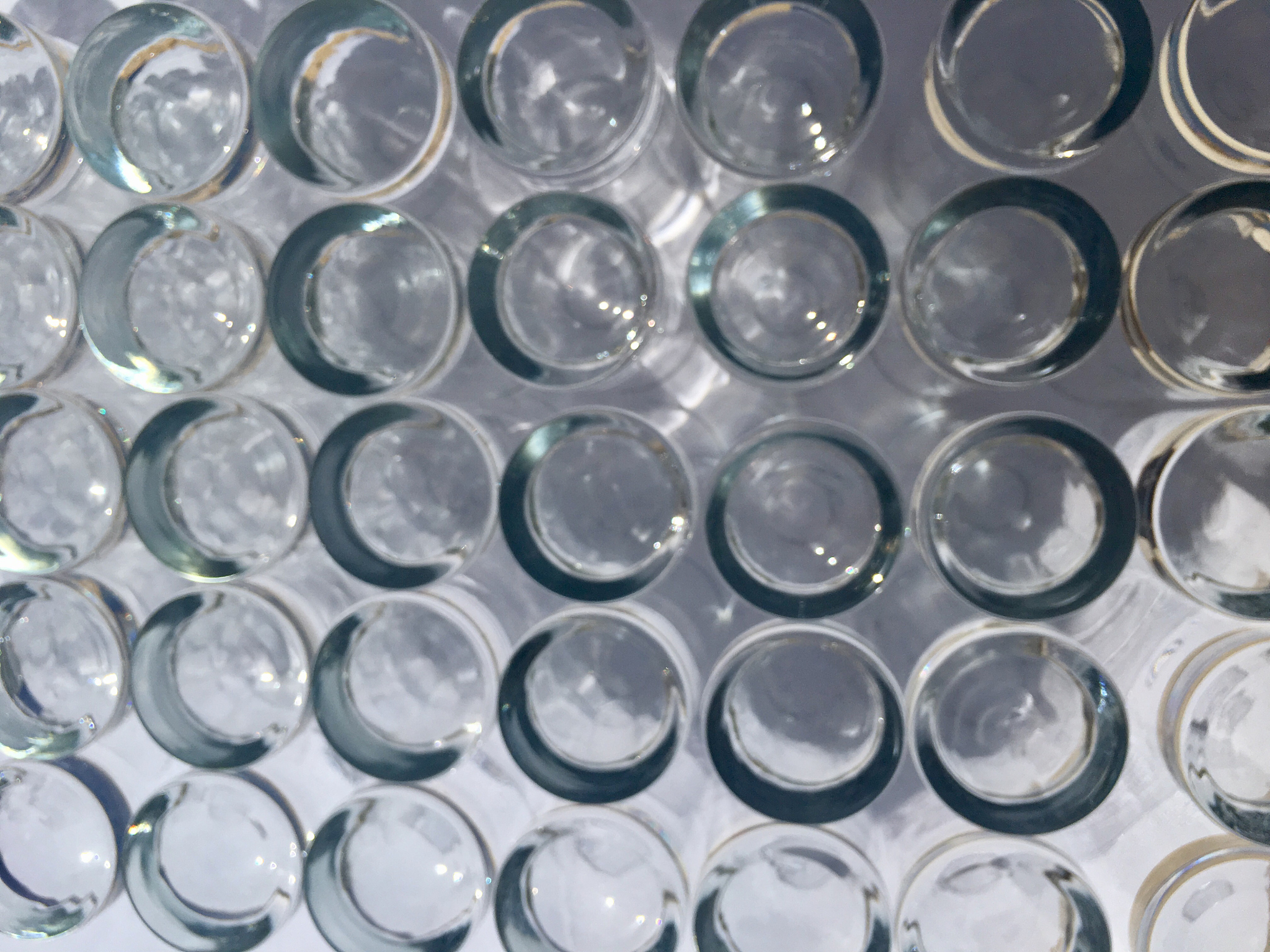 中译英一篇科技文本需要用词准确表达简明专业术语给我列出来：1引言熔石英玻璃作为典型的宽禁带介质材料广泛应用于制造光栅、真空窗口、屏蔽片和透镜等器件。为了实现高精度熔石英玻璃的批量制造国内外普遍采用磨削成形→精密研磨→超精密抛光的工艺流程。其中抛光加工作为光学材料精密超精密制造工序的最后一个步骤对元件的加工质量和表面完整性有着重要作用。传统的化学机械抛光技术通过化学能和机械能的耦合作用获得光洁平整的