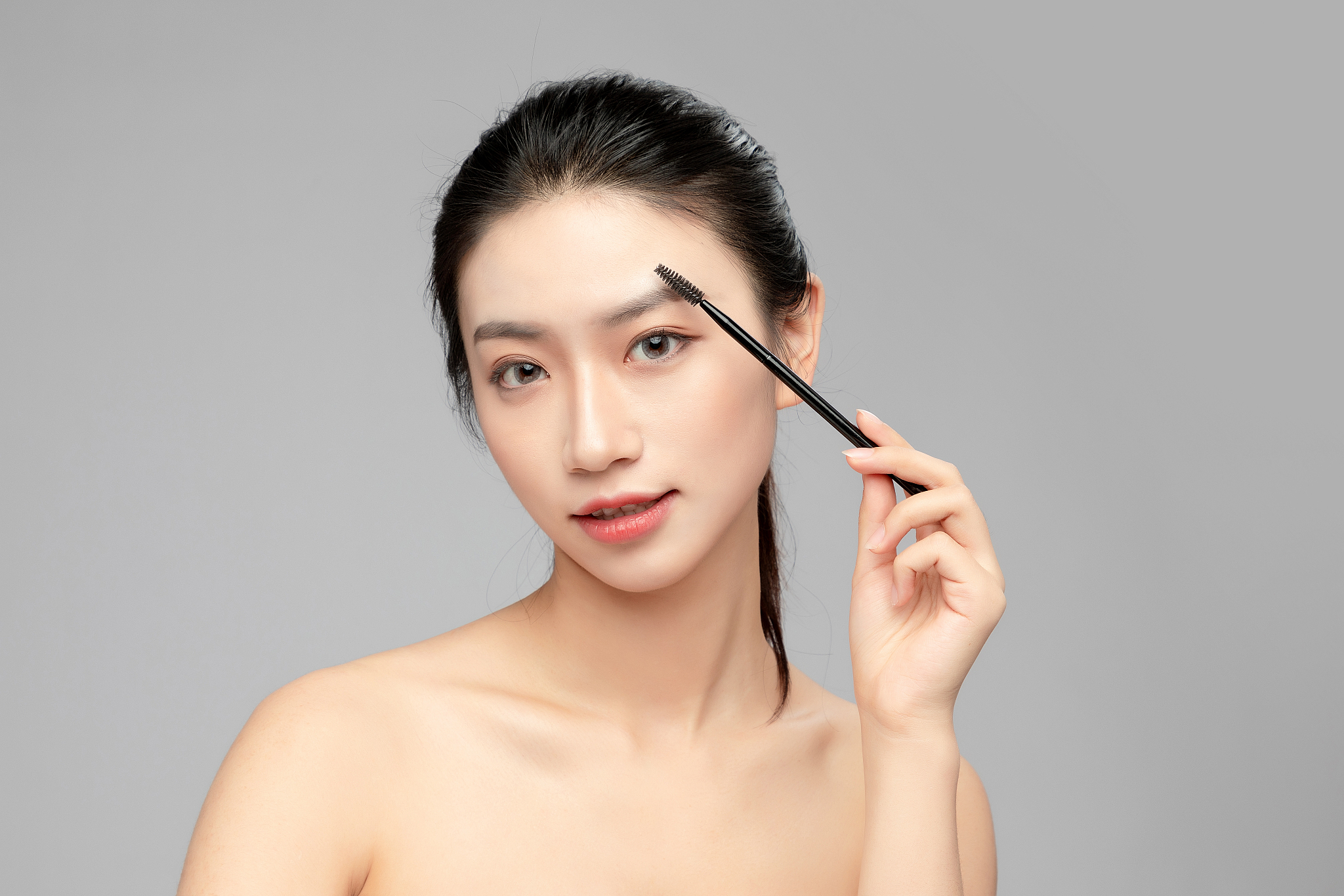 西安化妆学校：打造完美眉形，提升你的颜值