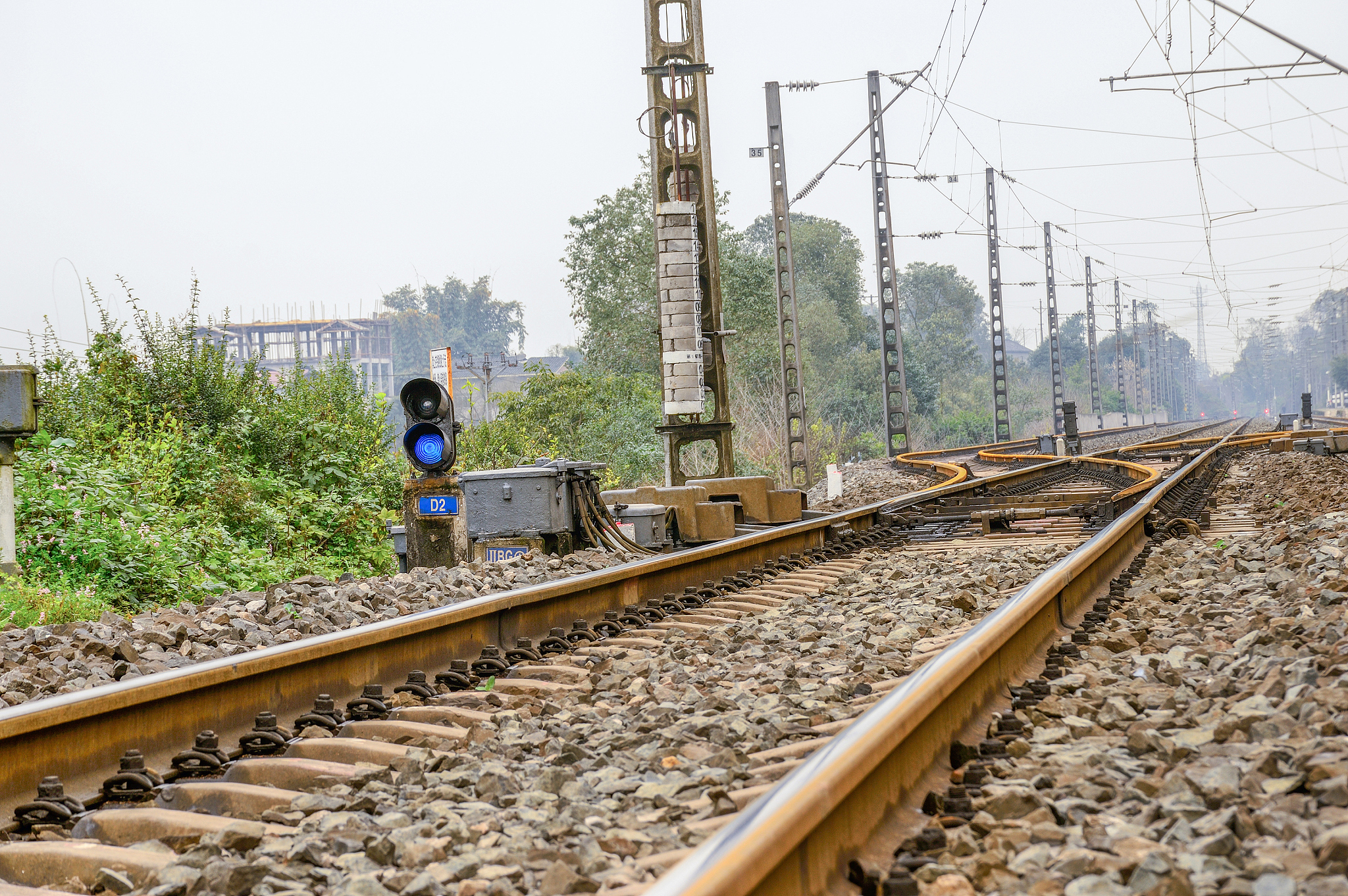 火车空转和打滑：原因、影响及列车运行阻力分析