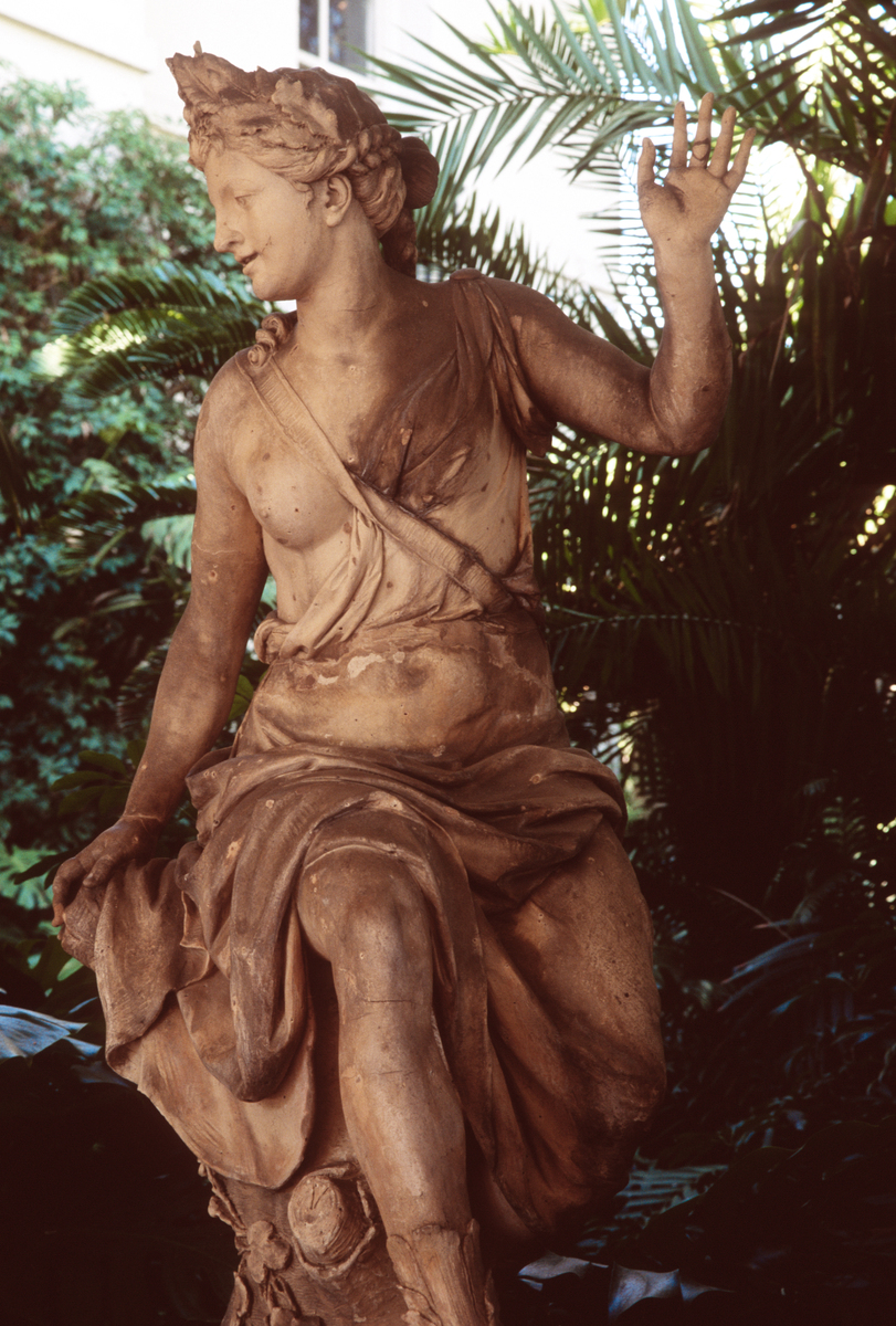 陈述表现阿波罗与达芙妮的绘画雕塑艺术作品的发展史