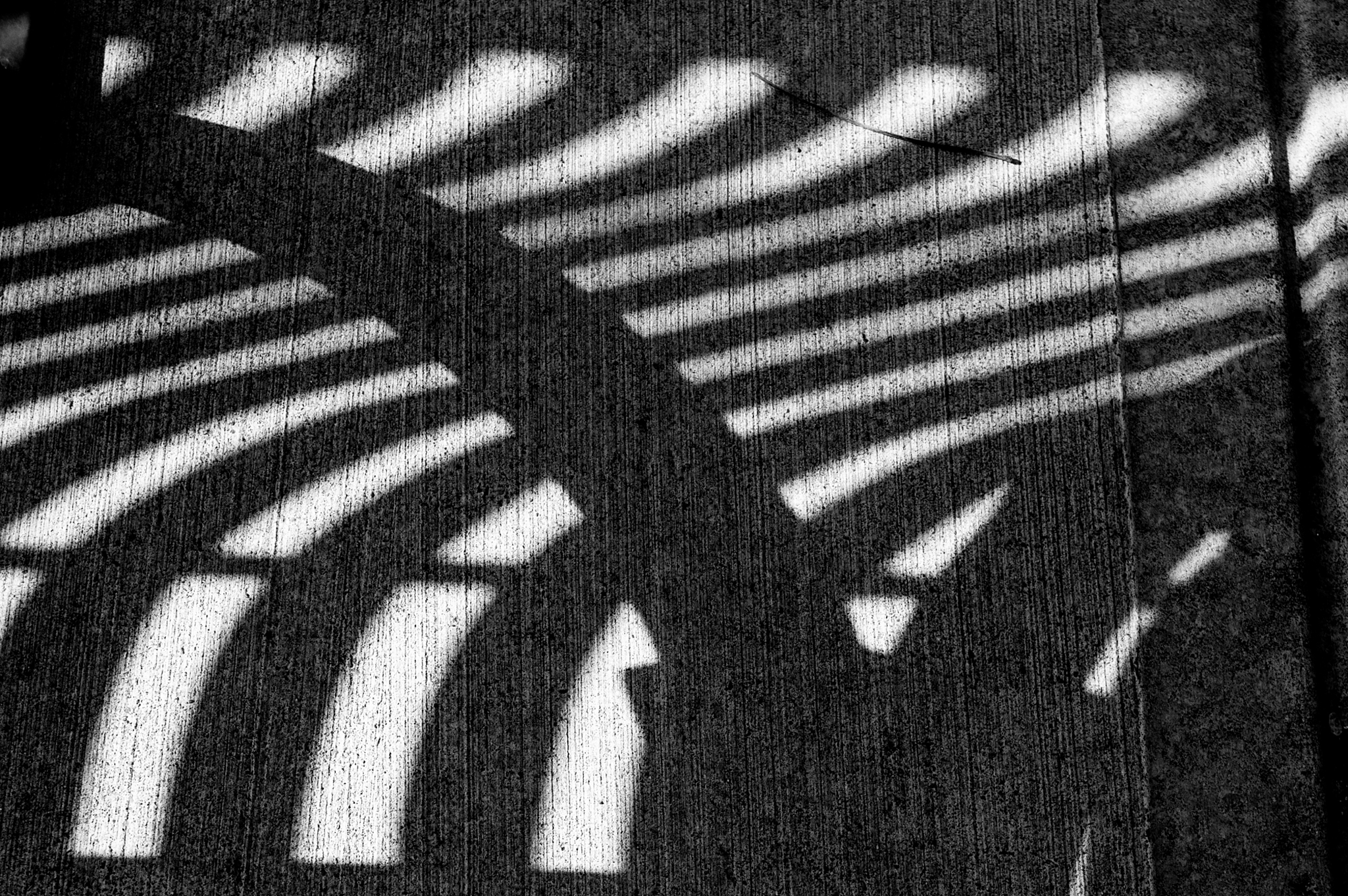 使用分段线性灰度变化方法对图像进行对比度增强